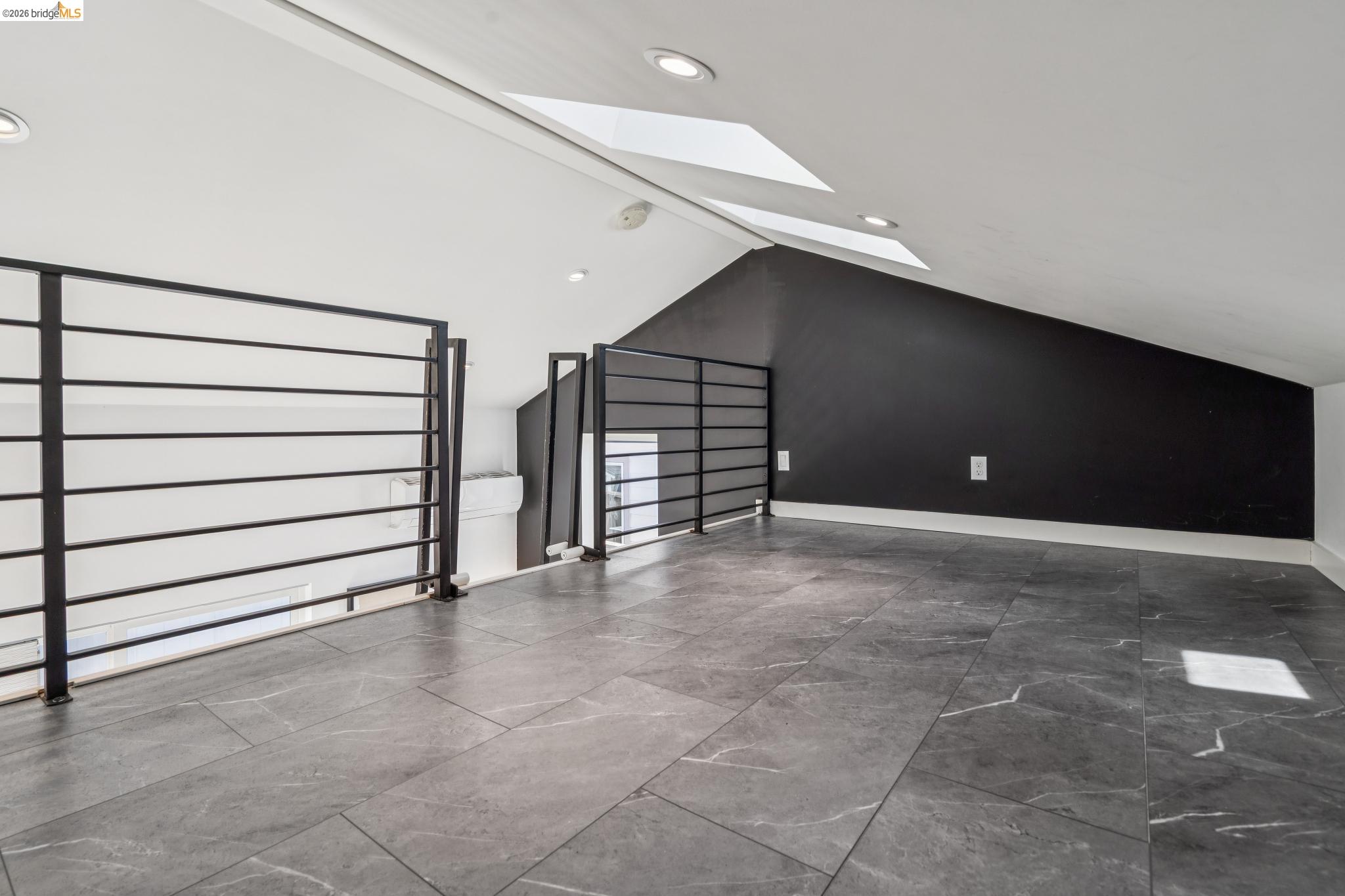 Detail Gallery Image 40 of 48 For 1550 Havenscourt Blvd, Oakland,  CA 94621 - 3 Beds | 3 Baths