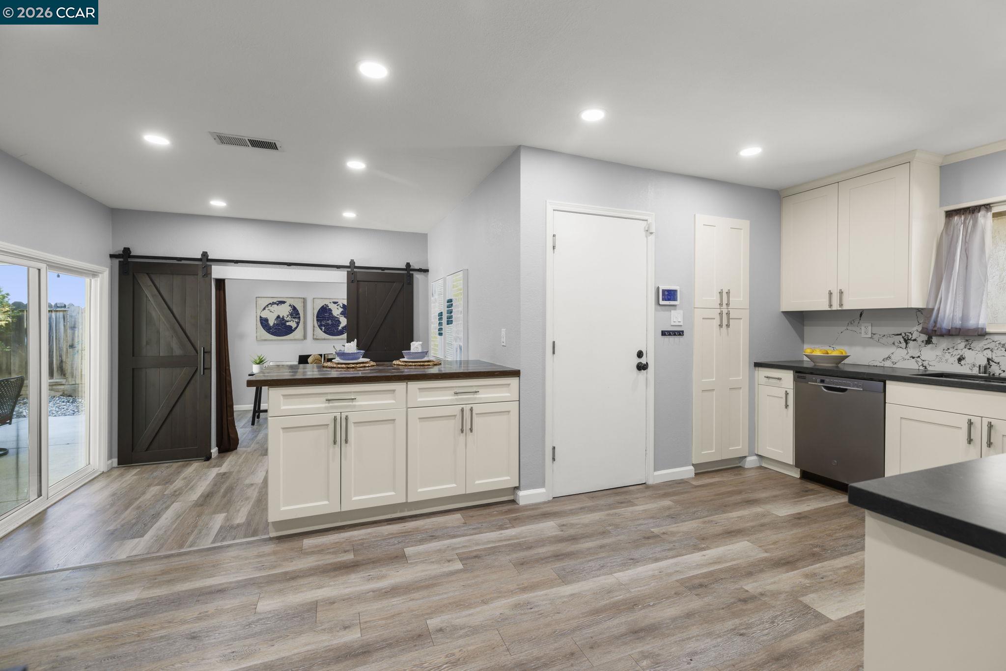 Detail Gallery Image 6 of 40 For 4063 Salem St, Concord,  CA 94521 - 3 Beds | 2 Baths