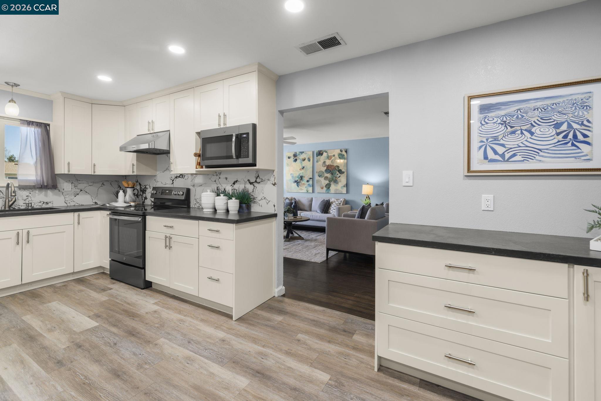 Detail Gallery Image 7 of 40 For 4063 Salem St, Concord,  CA 94521 - 3 Beds | 2 Baths