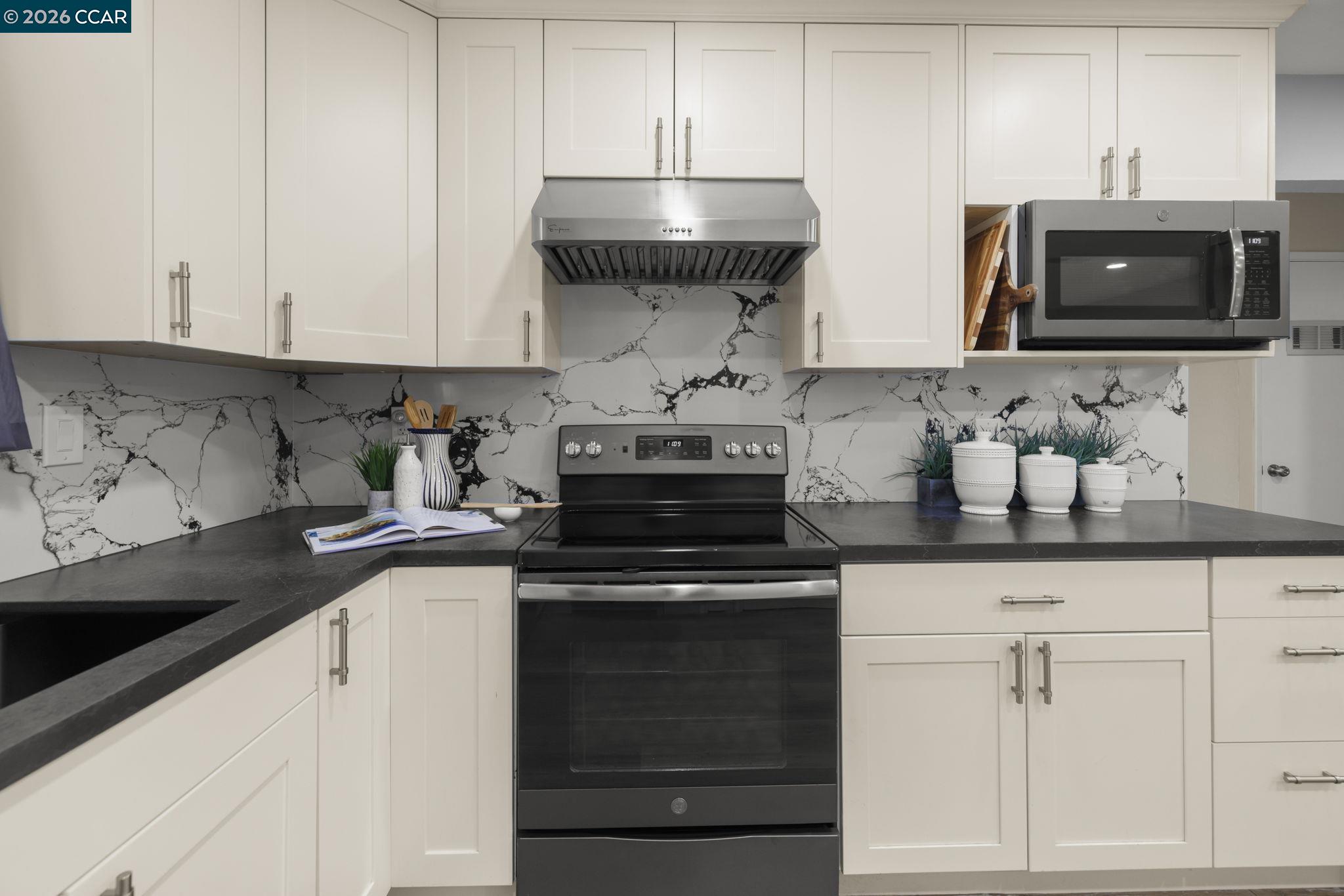 Detail Gallery Image 9 of 40 For 4063 Salem St, Concord,  CA 94521 - 3 Beds | 2 Baths