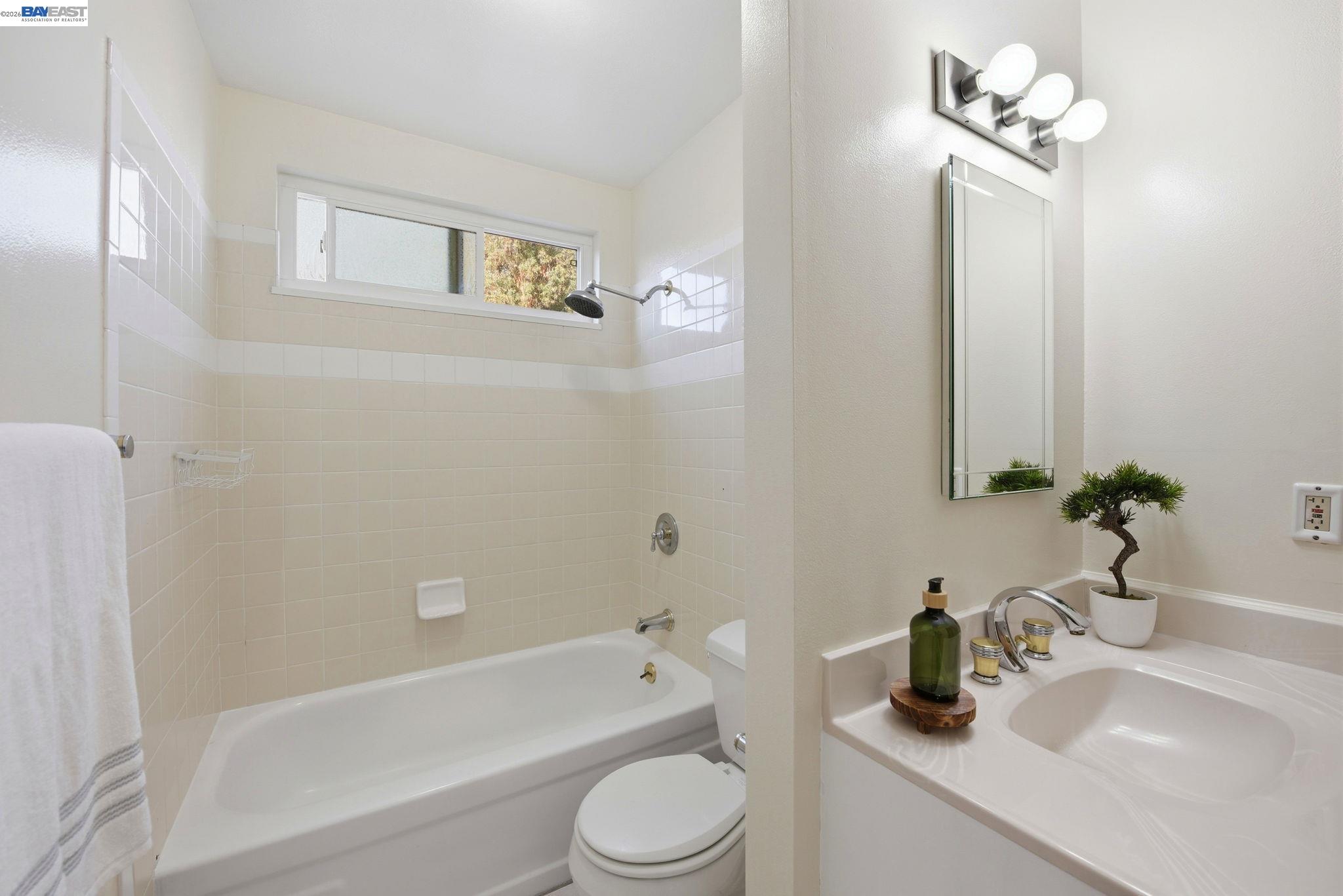 Detail Gallery Image 18 of 28 For 32301 Ruth Ct, Union City,  CA 94587 - 4 Beds | 2 Baths