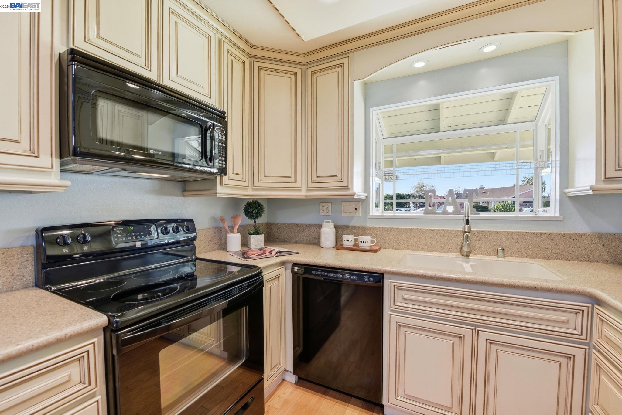 Detail Gallery Image 6 of 28 For 32301 Ruth Ct, Union City,  CA 94587 - 4 Beds | 2 Baths