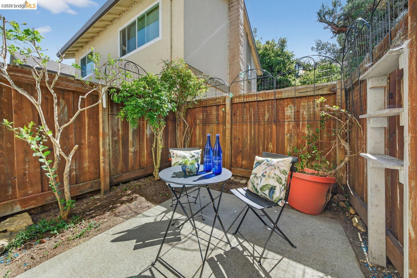 Detail Gallery Image 11 of 58 For 1368 Ridgecrest Rd, Pinole,  CA 94564 - 2 Beds | 2/1 Baths