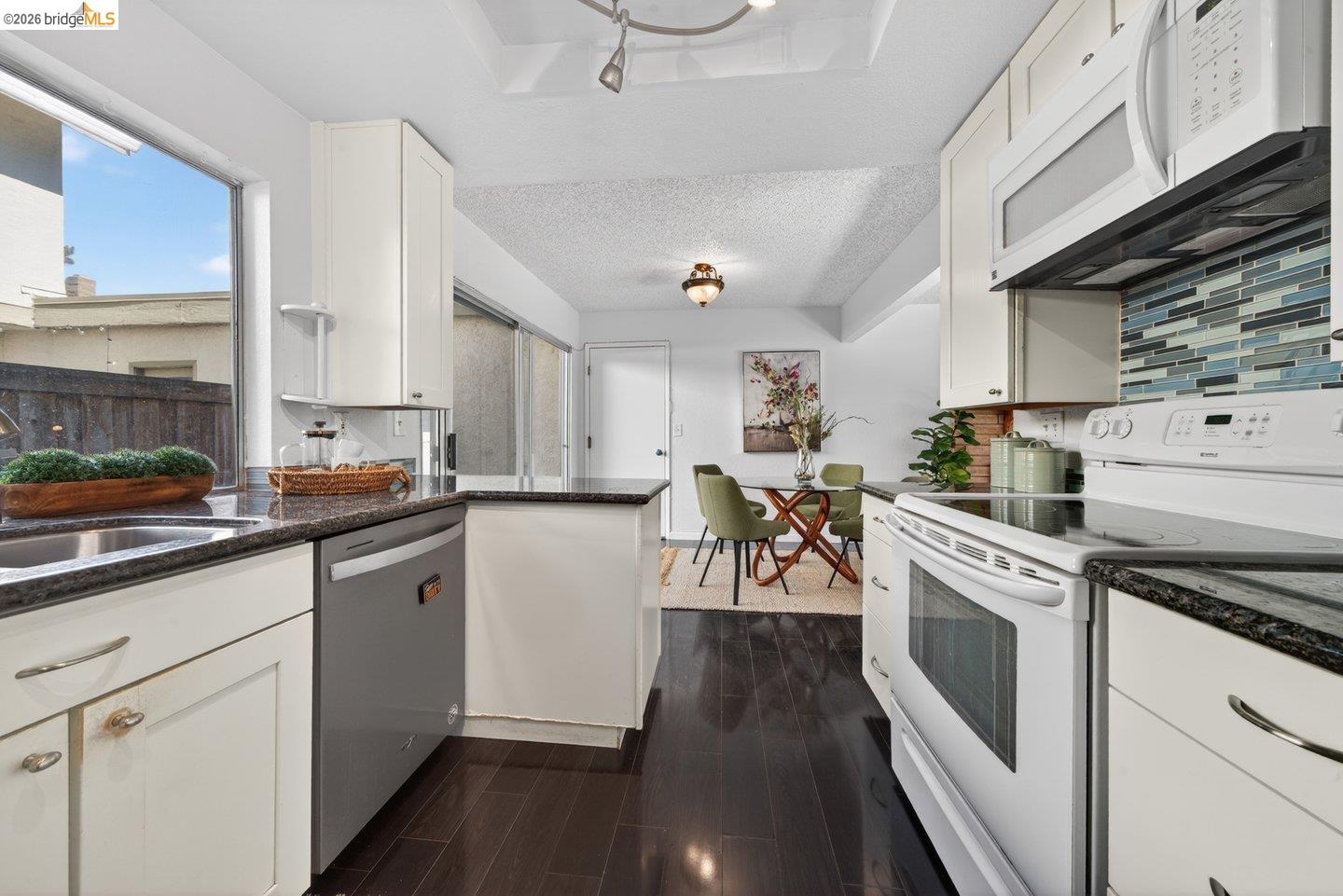 Detail Gallery Image 23 of 58 For 1368 Ridgecrest Rd, Pinole,  CA 94564 - 2 Beds | 2/1 Baths