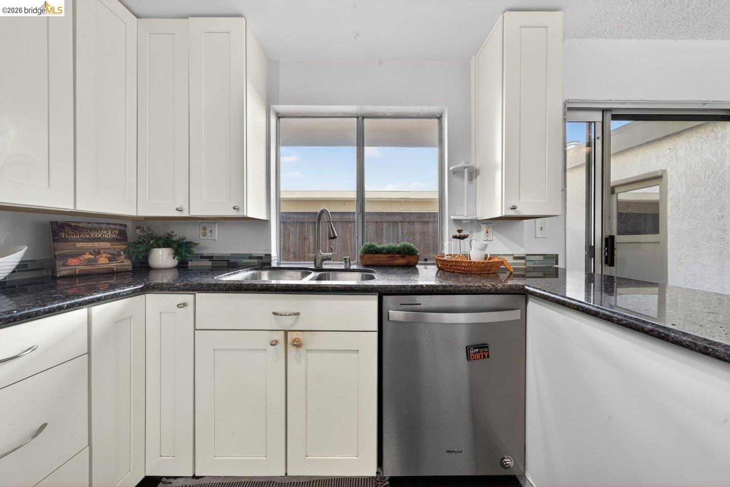 Detail Gallery Image 27 of 58 For 1368 Ridgecrest Rd, Pinole,  CA 94564 - 2 Beds | 2/1 Baths