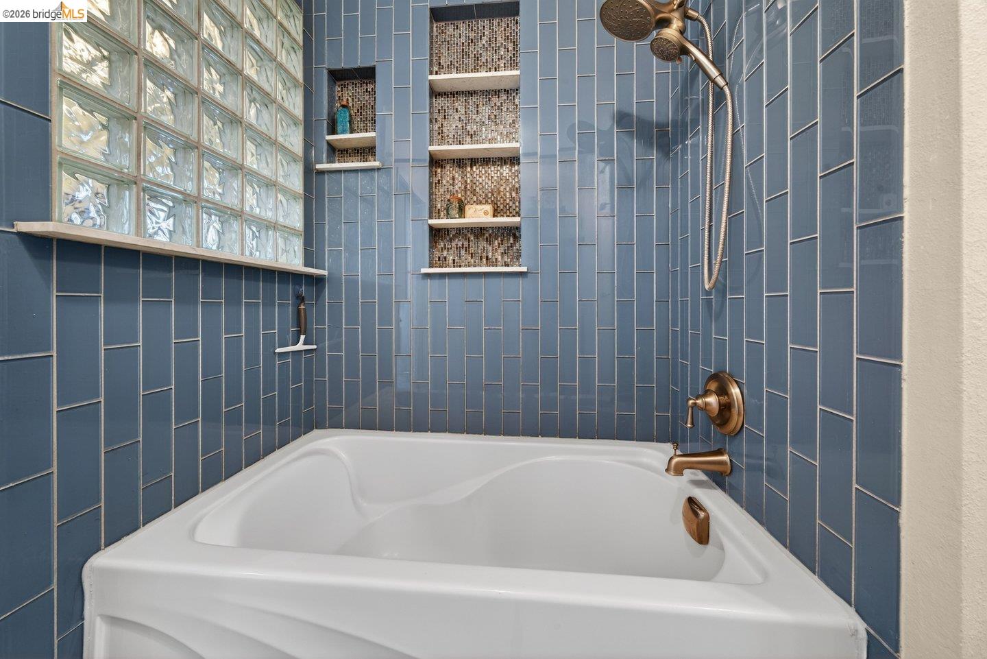 Detail Gallery Image 36 of 58 For 1368 Ridgecrest Rd, Pinole,  CA 94564 - 2 Beds | 2/1 Baths