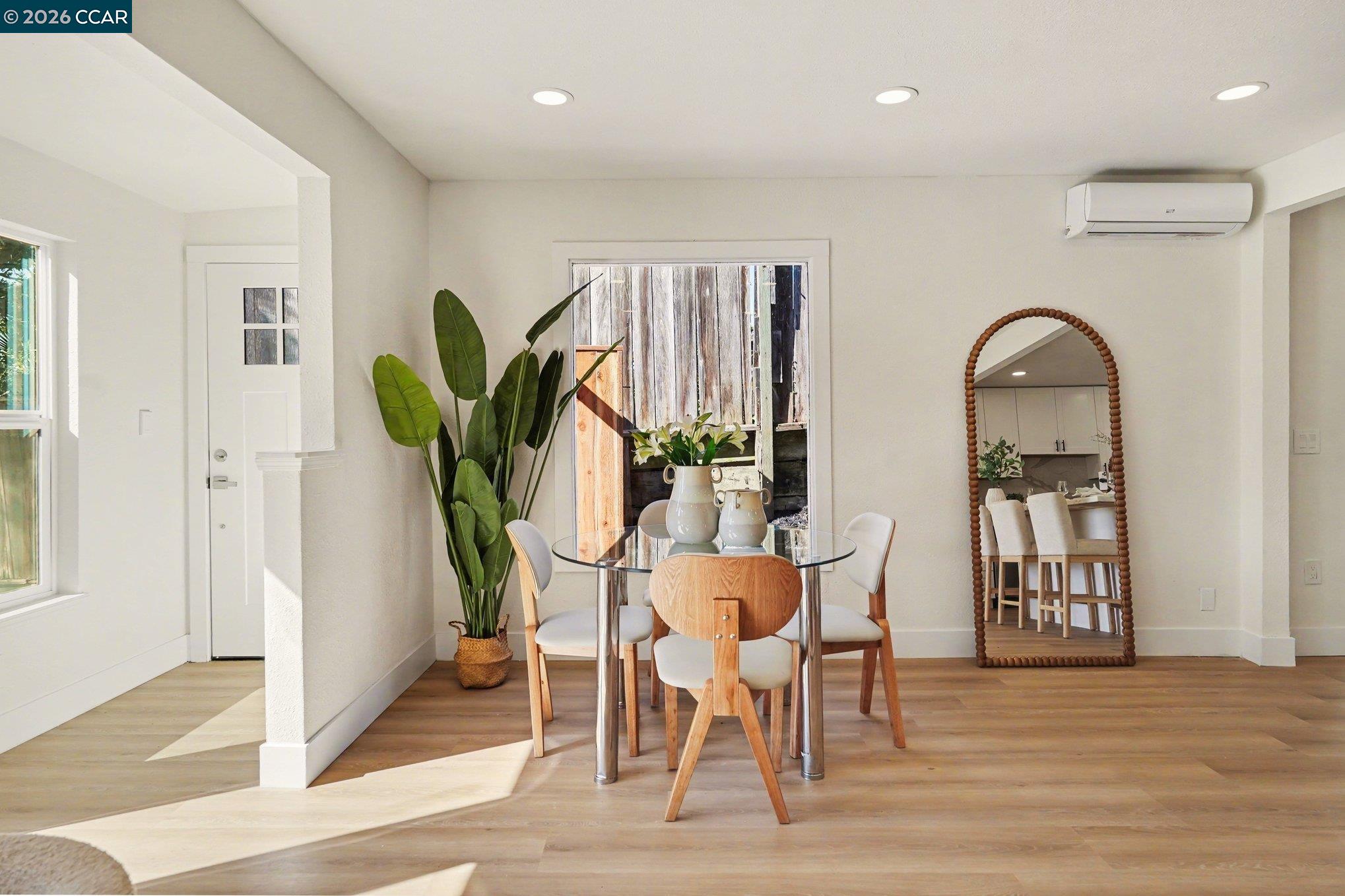 Detail Gallery Image 6 of 38 For 6101 N Arlington Blvd, San Pablo,  CA 94806 - 4 Beds | 2/1 Baths