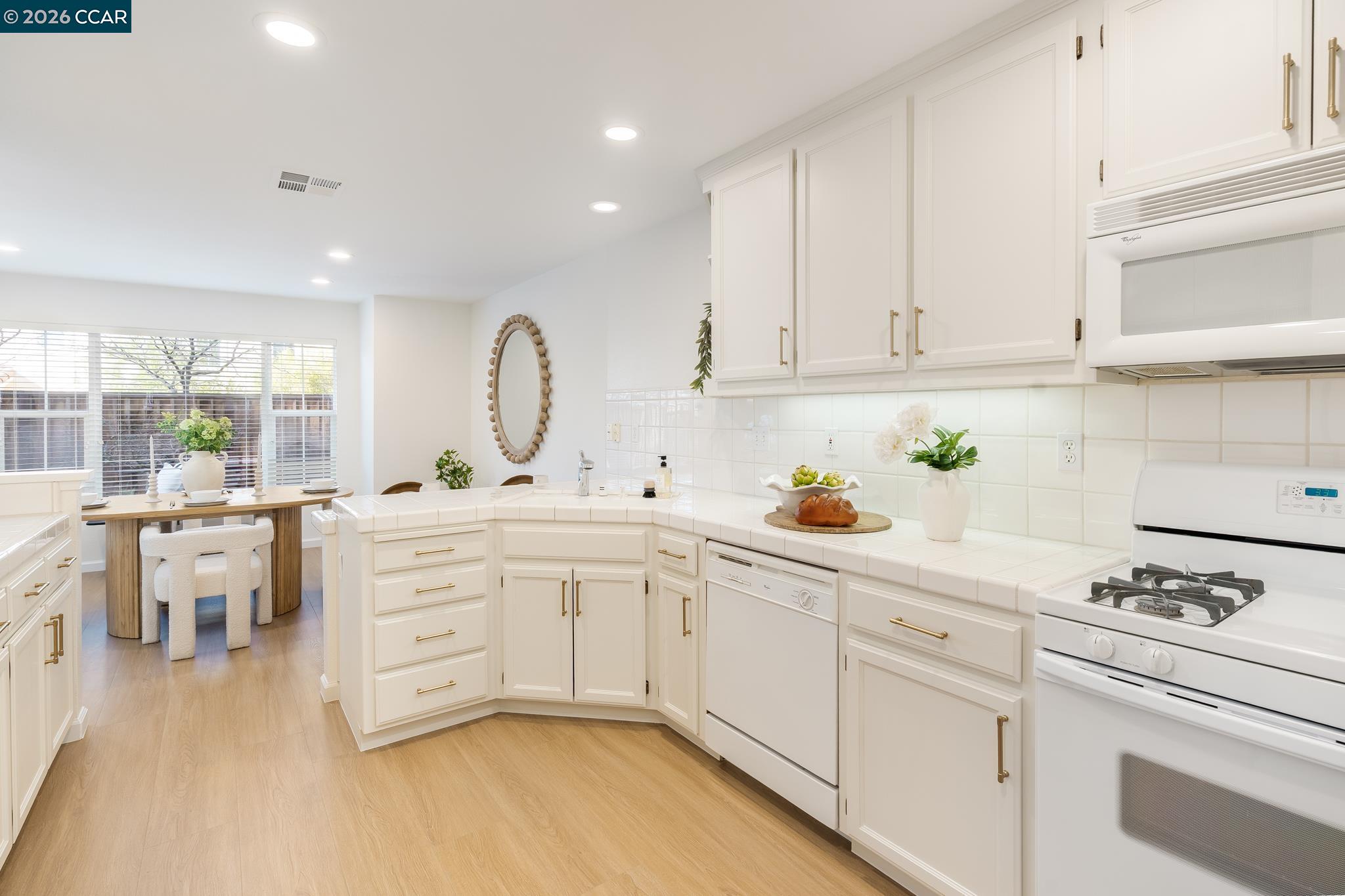 Photo #10: 41127078 Listing: Photo #10