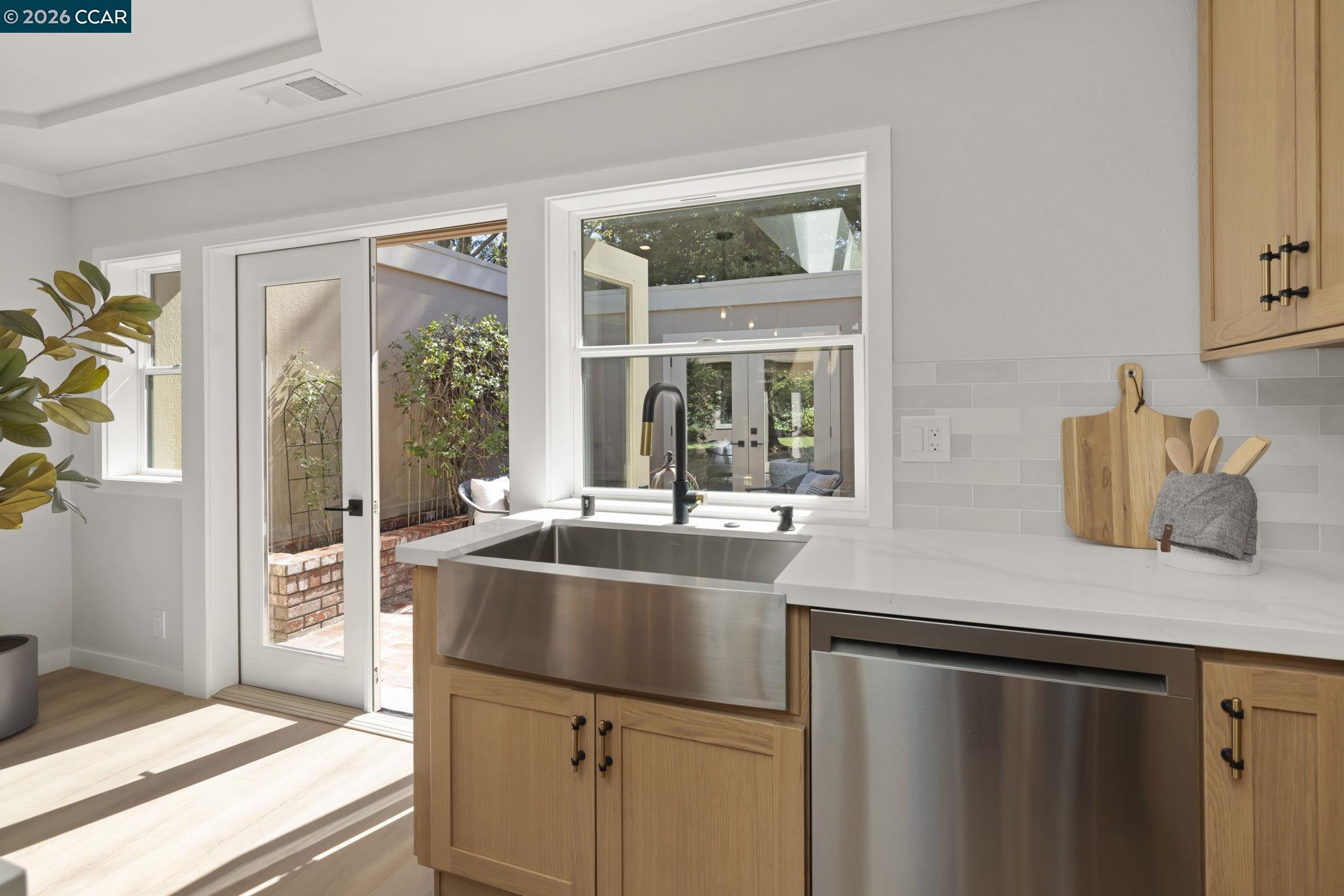 Detail Gallery Image 5 of 51 For 1152 Fairlawn Ct #3,  Walnut Creek,  CA 94595 - 2 Beds | 2 Baths