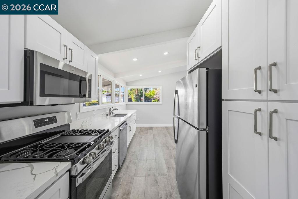 Detail Gallery Image 5 of 29 For 1737 Ravenwood Dr, Concord,  CA 94520 - 3 Beds | 2 Baths