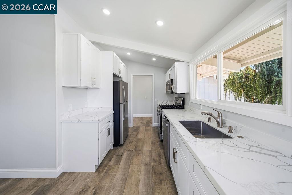 Detail Gallery Image 7 of 29 For 1737 Ravenwood Dr, Concord,  CA 94520 - 3 Beds | 2 Baths