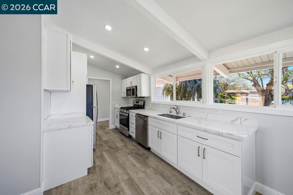 Detail Gallery Image 9 of 29 For 1737 Ravenwood Dr, Concord,  CA 94520 - 3 Beds | 2 Baths