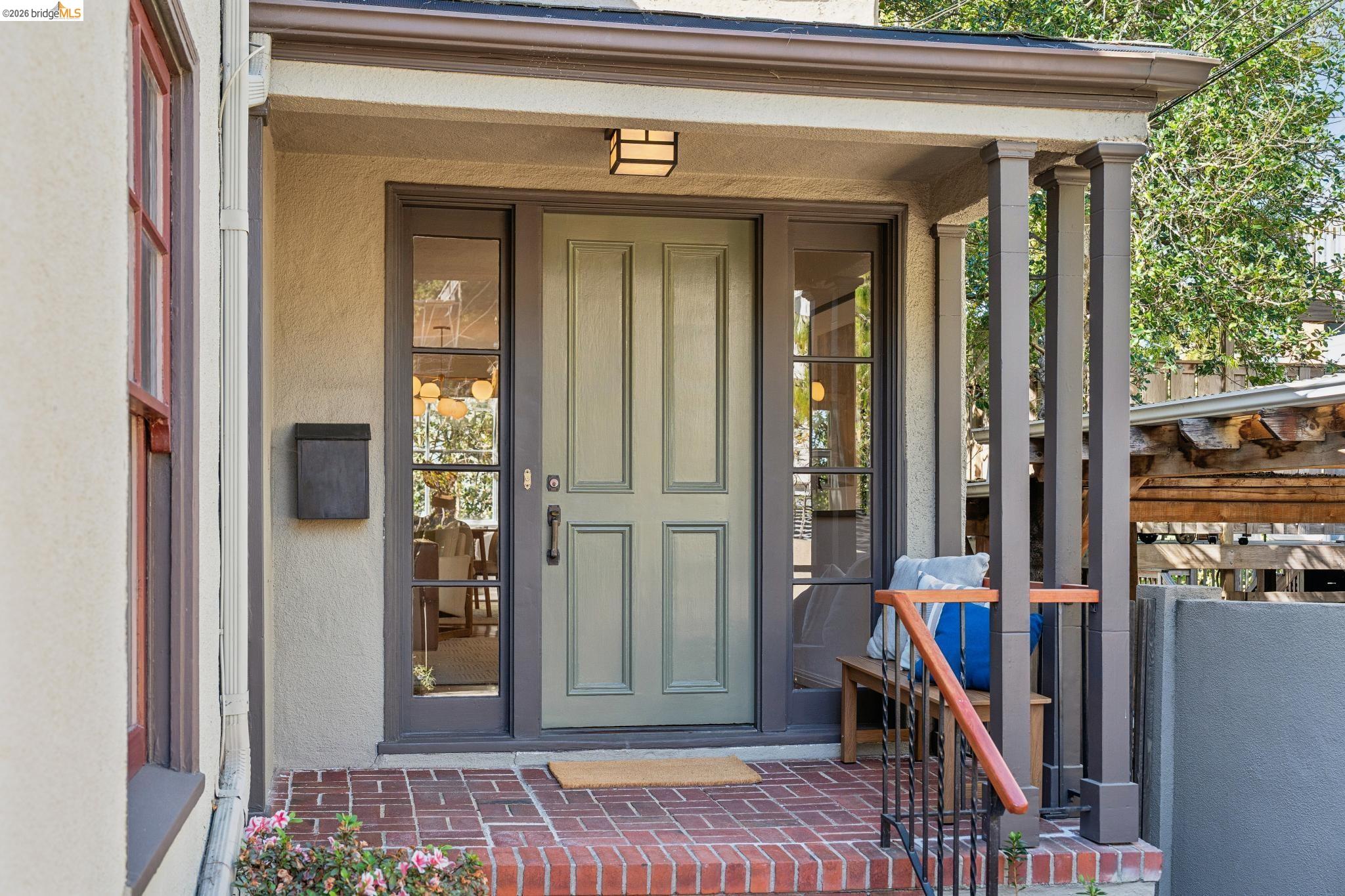 Detail Gallery Image 3 of 40 For 1412 Oxford St, Berkeley,  CA 94709 - 4 Beds | 2 Baths
