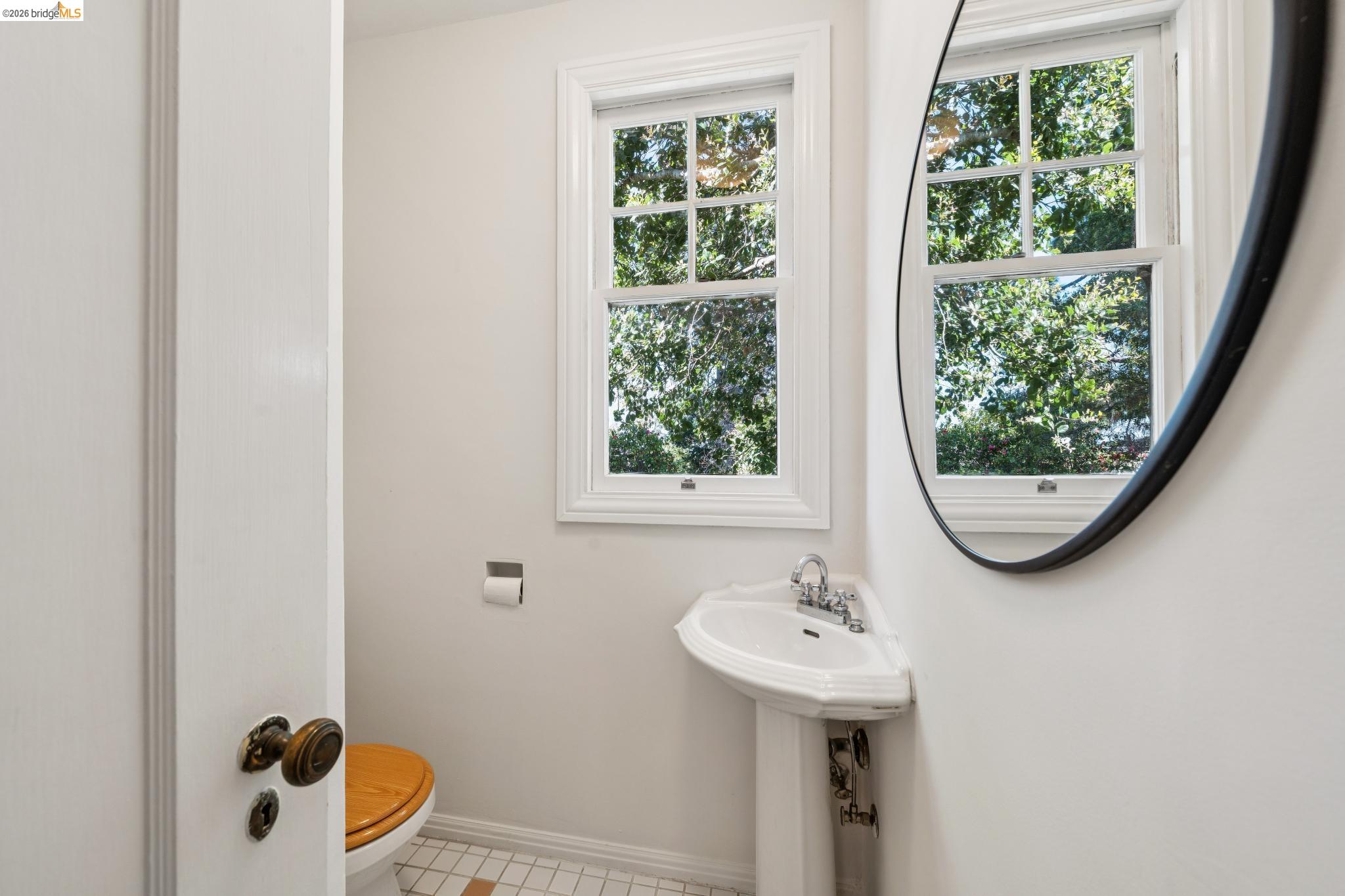 Detail Gallery Image 24 of 40 For 1412 Oxford St, Berkeley,  CA 94709 - 4 Beds | 2 Baths