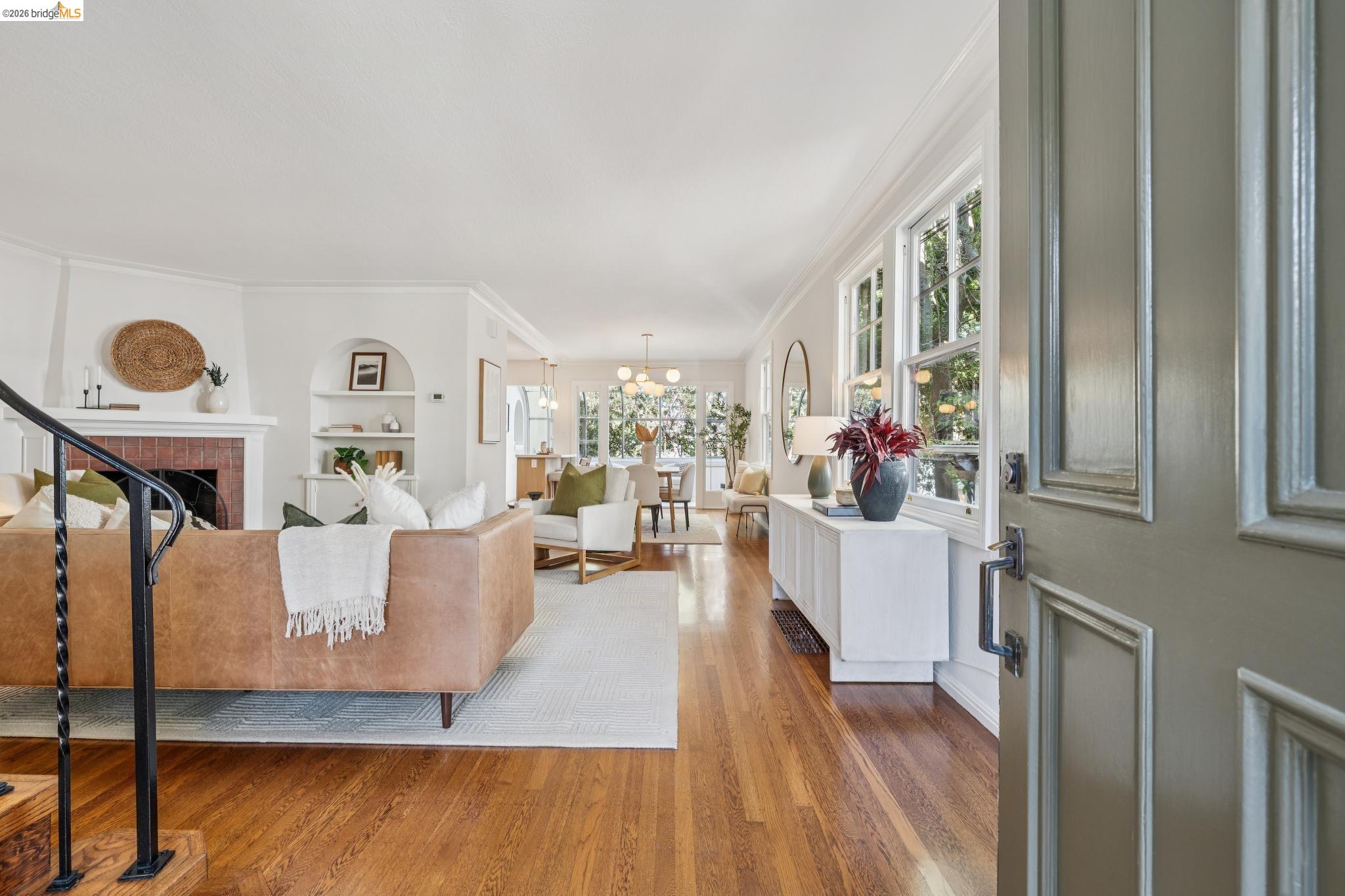 Detail Gallery Image 4 of 40 For 1412 Oxford St, Berkeley,  CA 94709 - 4 Beds | 2 Baths