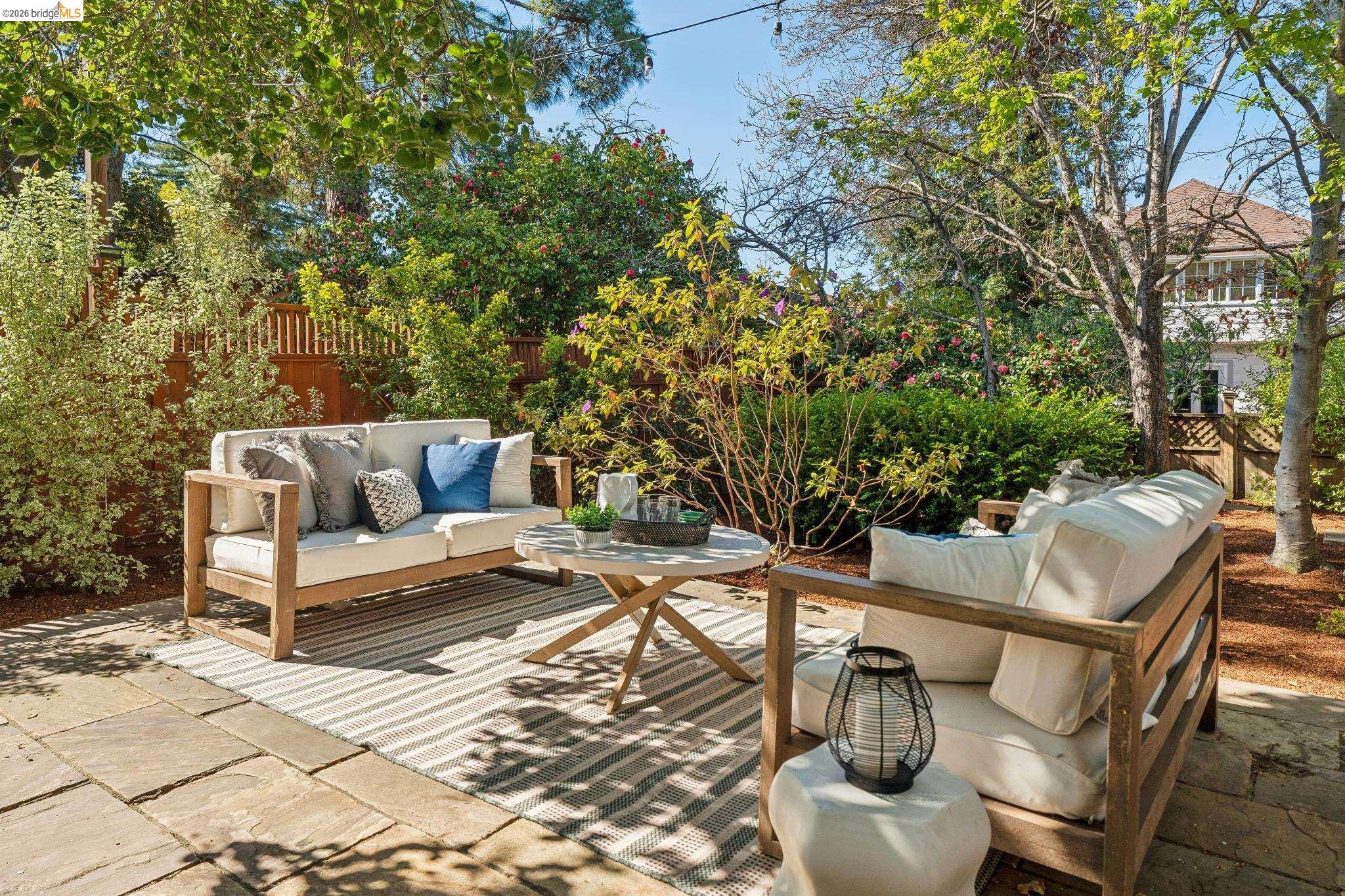 Detail Gallery Image 36 of 40 For 1412 Oxford St, Berkeley,  CA 94709 - 4 Beds | 2 Baths