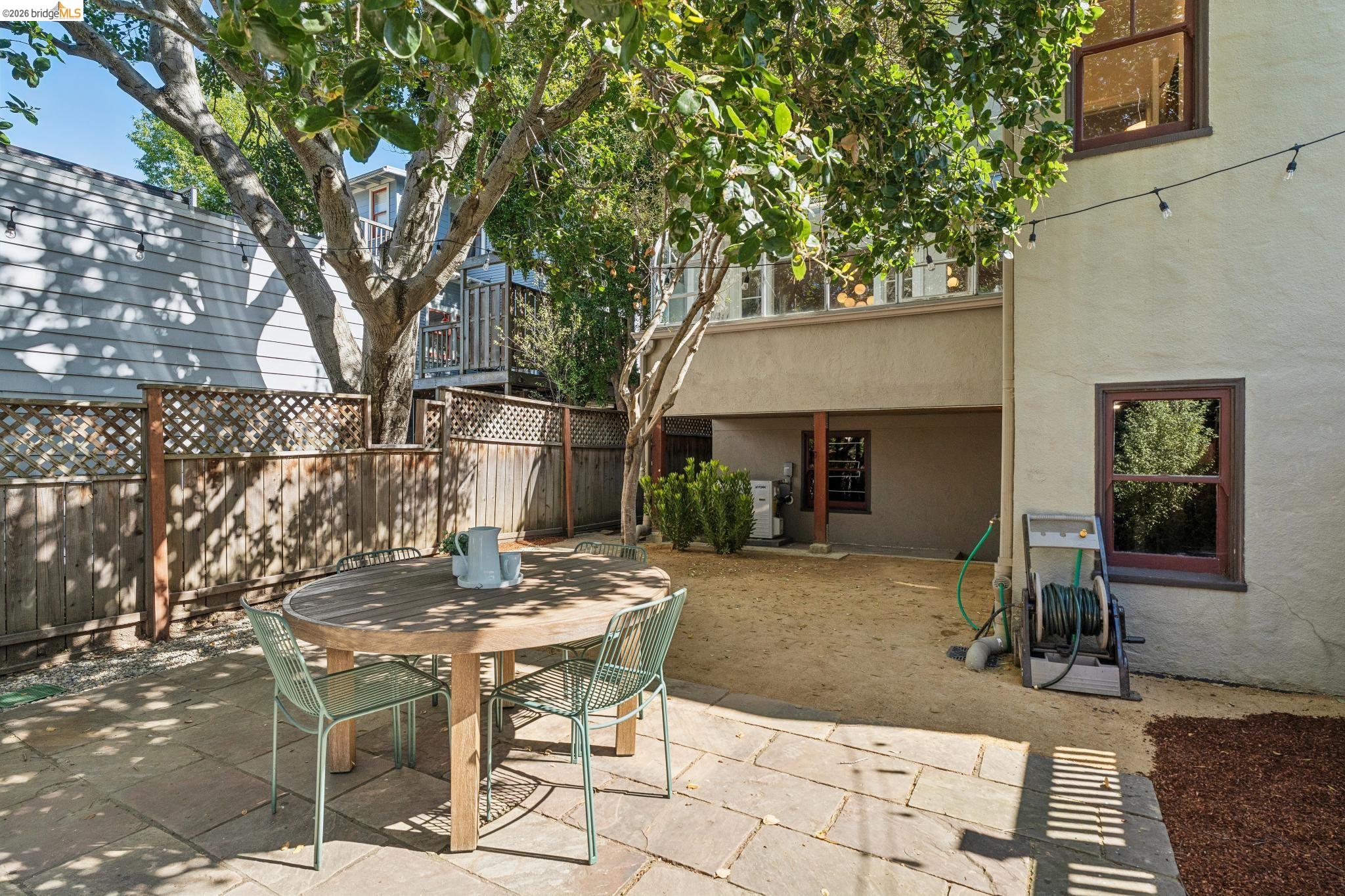 Detail Gallery Image 39 of 40 For 1412 Oxford St, Berkeley,  CA 94709 - 4 Beds | 2 Baths