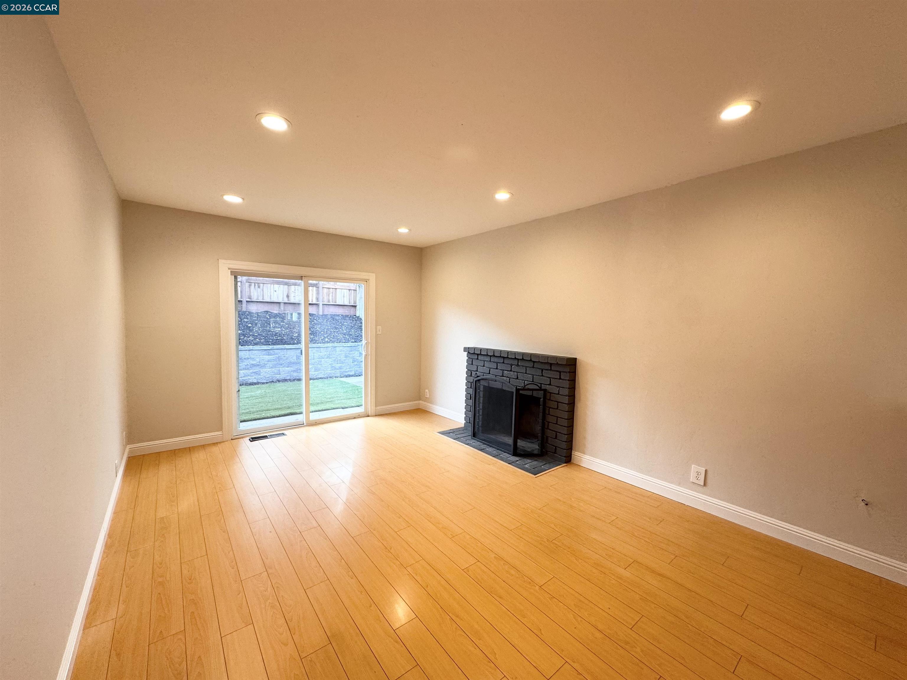 Detail Gallery Image 12 of 21 For 2307 Panoramic Dr, Concord,  CA 94520-1318 - 3 Beds | 2 Baths