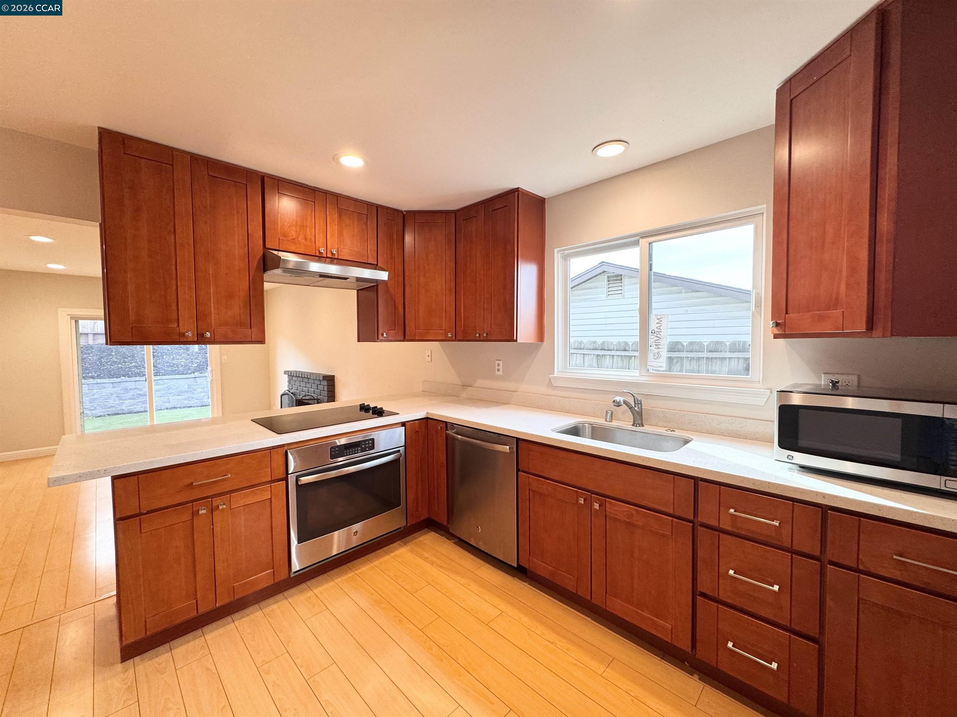 Detail Gallery Image 14 of 21 For 2307 Panoramic Dr, Concord,  CA 94520-1318 - 3 Beds | 2 Baths