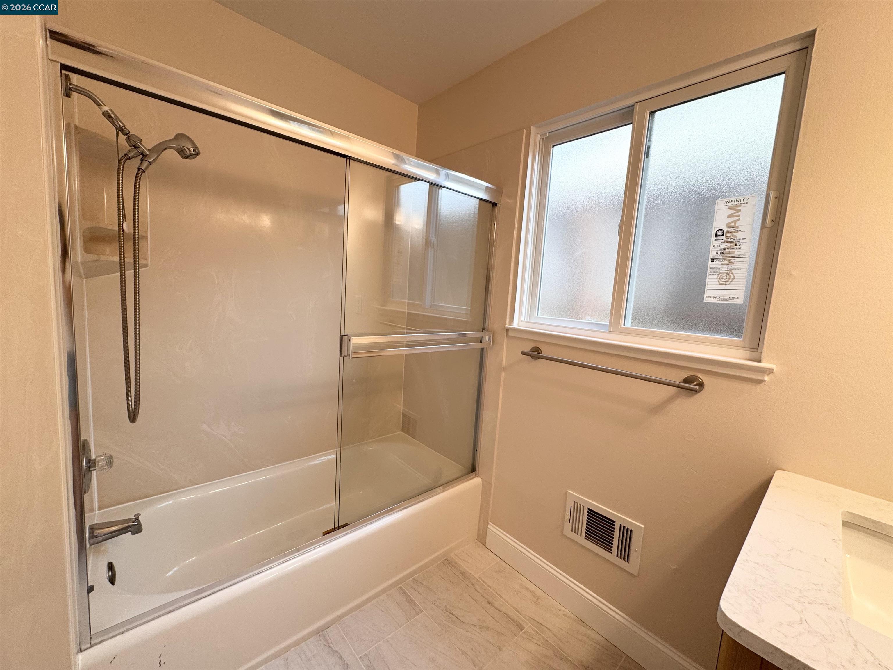 Detail Gallery Image 5 of 21 For 2307 Panoramic Dr, Concord,  CA 94520-1318 - 3 Beds | 2 Baths