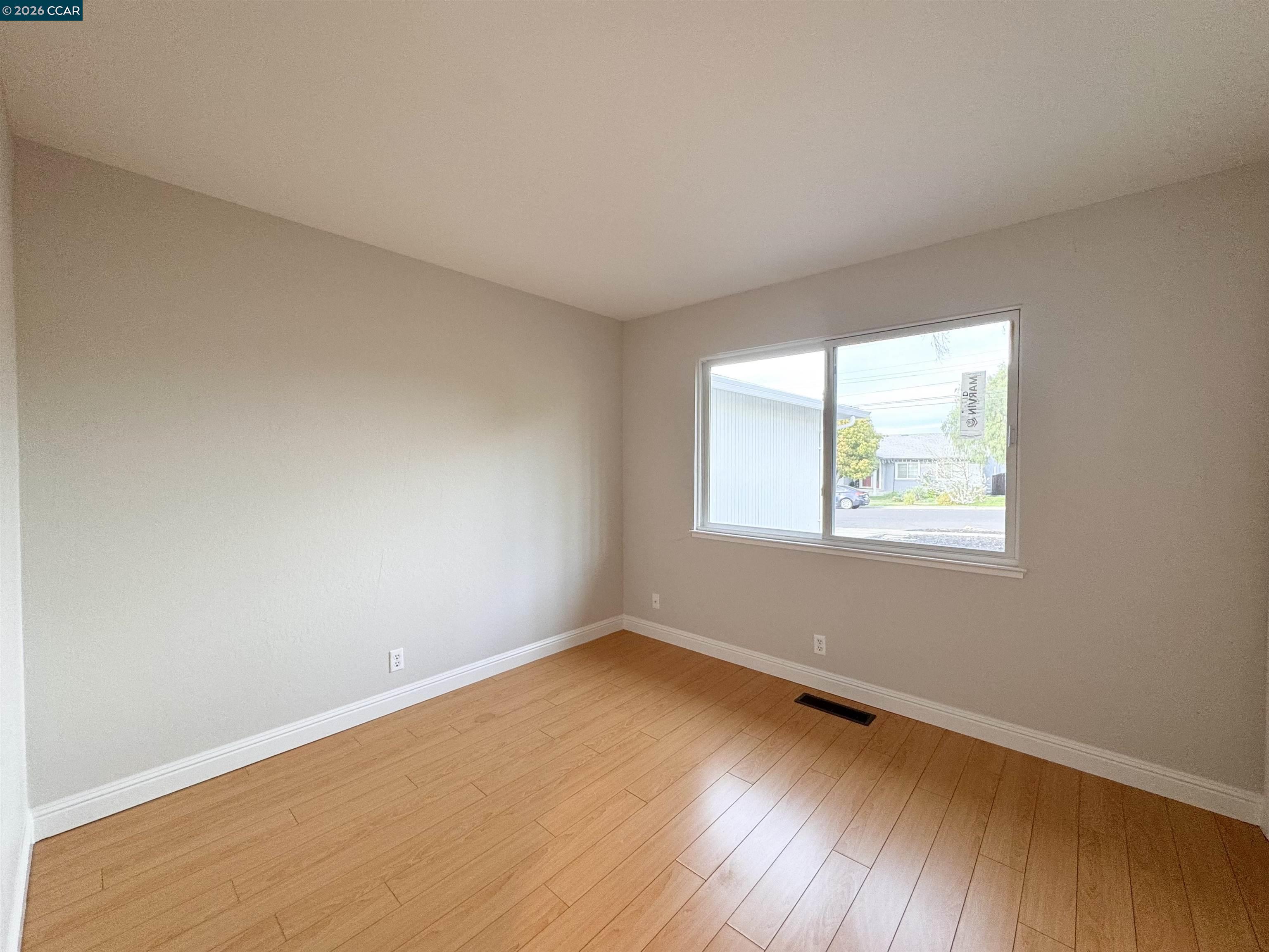 Detail Gallery Image 6 of 21 For 2307 Panoramic Dr, Concord,  CA 94520-1318 - 3 Beds | 2 Baths