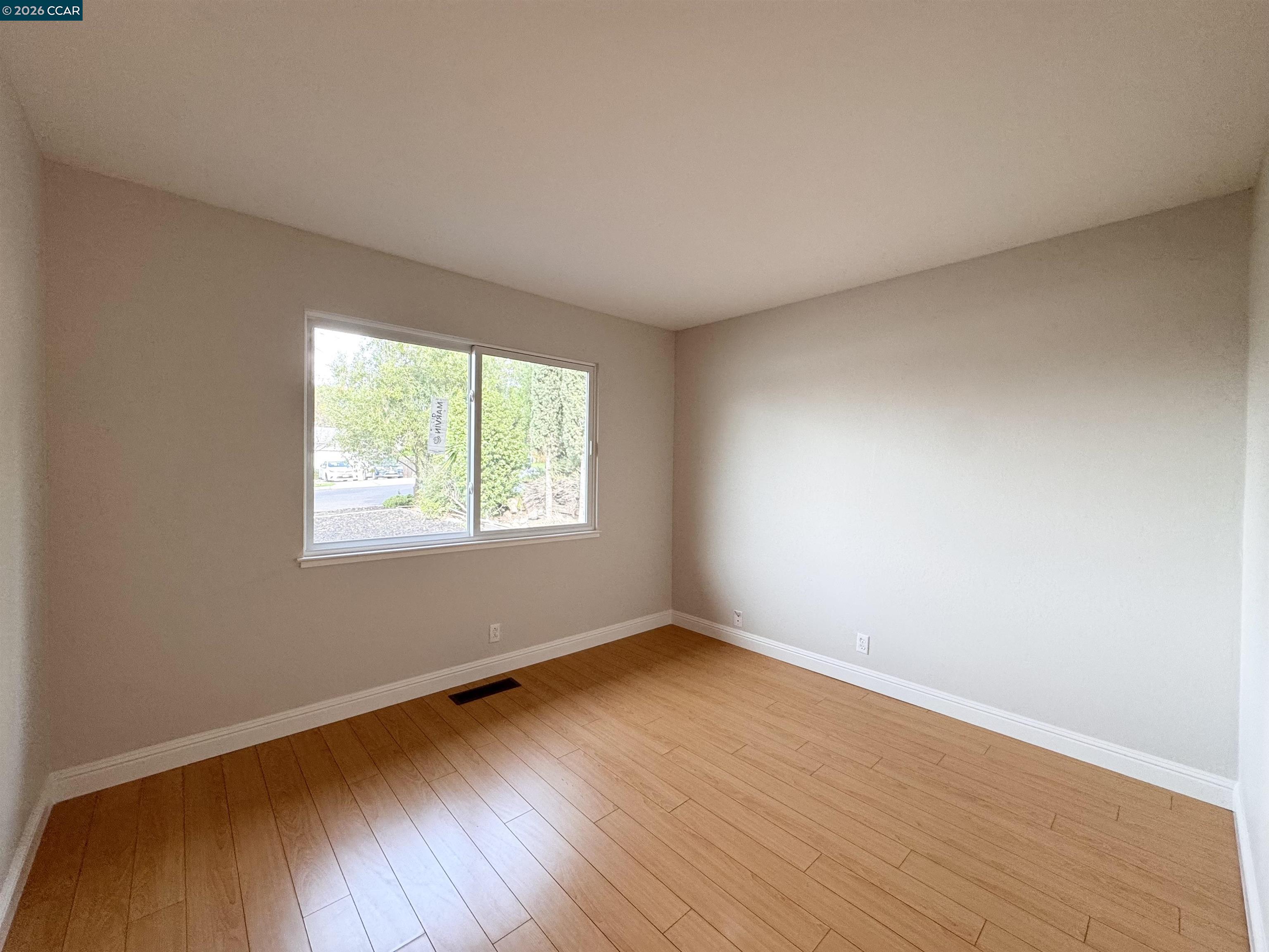 Detail Gallery Image 8 of 21 For 2307 Panoramic Dr, Concord,  CA 94520-1318 - 3 Beds | 2 Baths