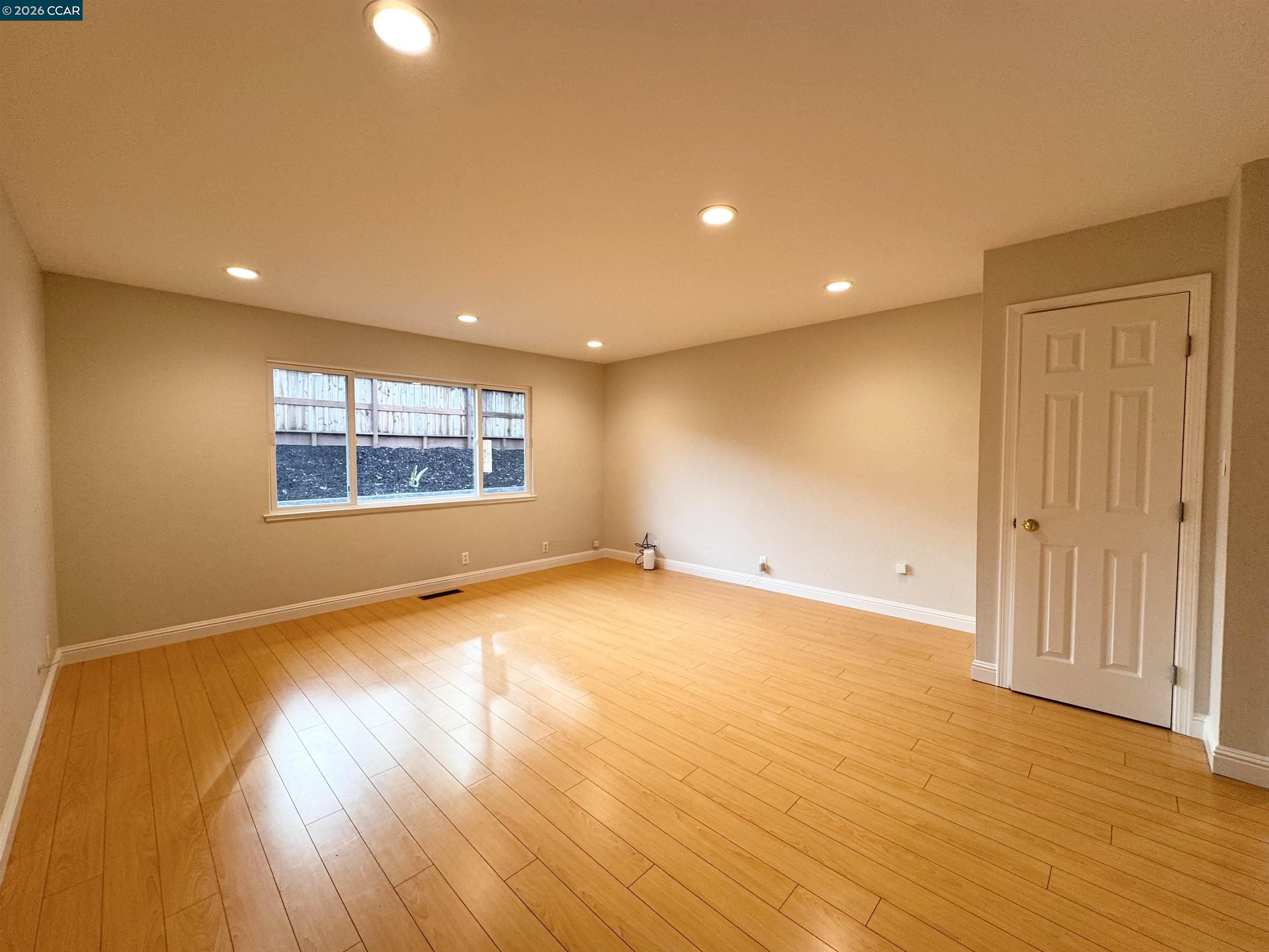 Detail Gallery Image 10 of 21 For 2307 Panoramic Dr, Concord,  CA 94520-1318 - 3 Beds | 2 Baths