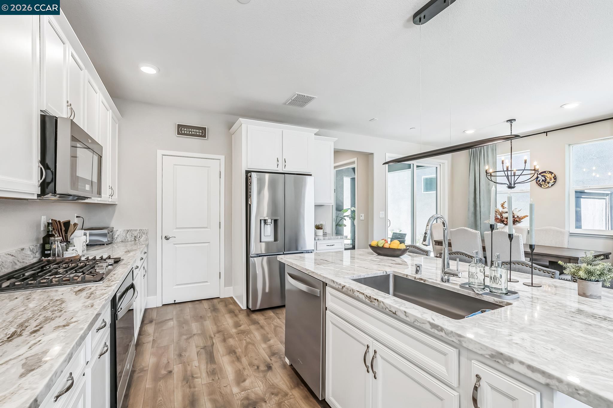 Detail Gallery Image 14 of 35 For 2940 Wheat Grass Street, Sacramento,  CA 95833 - 3 Beds | 3 Baths