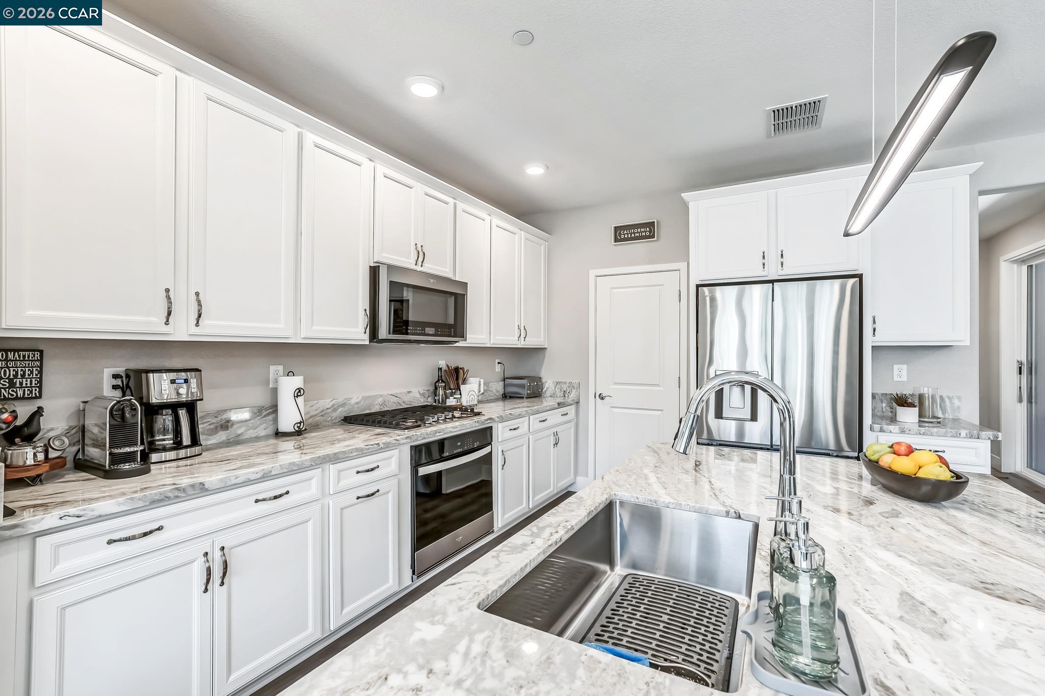 Detail Gallery Image 15 of 35 For 2940 Wheat Grass Street, Sacramento,  CA 95833 - 3 Beds | 3 Baths