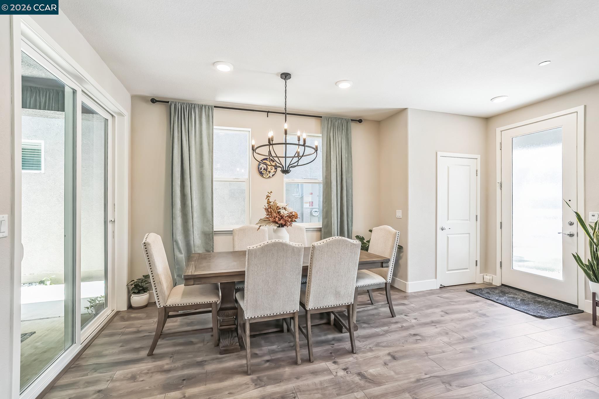 Detail Gallery Image 19 of 35 For 2940 Wheat Grass Street, Sacramento,  CA 95833 - 3 Beds | 3 Baths