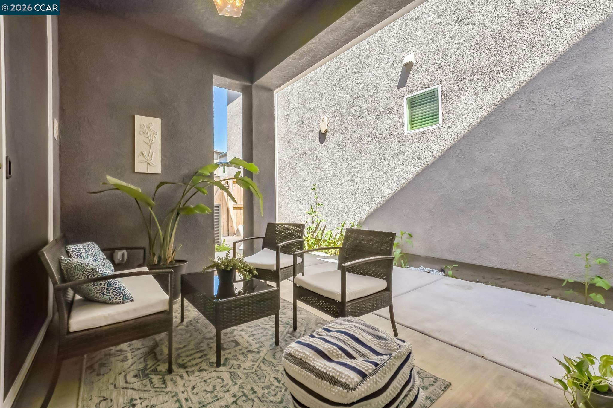 Detail Gallery Image 5 of 35 For 2940 Wheat Grass Street, Sacramento,  CA 95833 - 3 Beds | 3 Baths