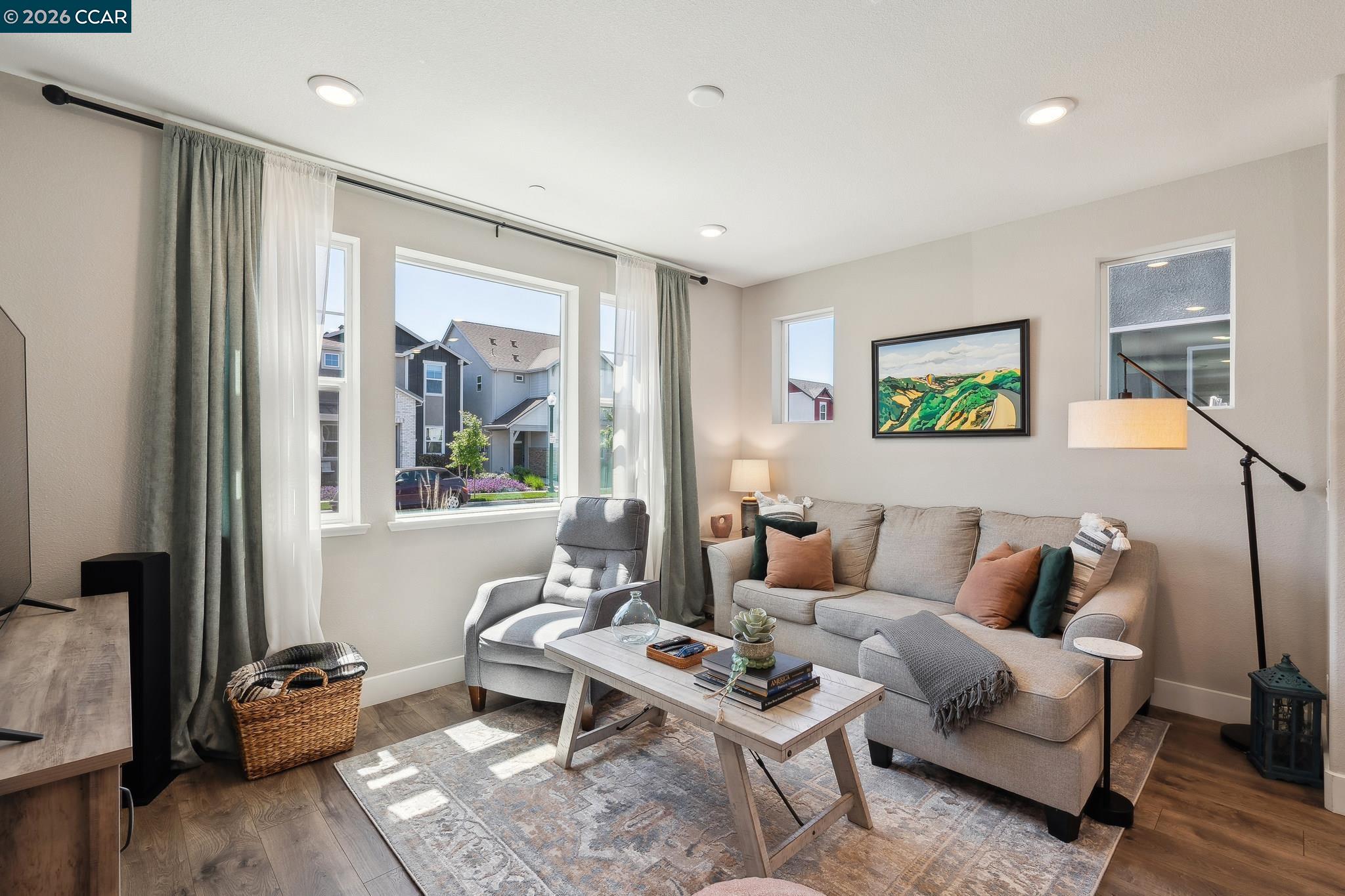 Detail Gallery Image 7 of 35 For 2940 Wheat Grass Street, Sacramento,  CA 95833 - 3 Beds | 3 Baths