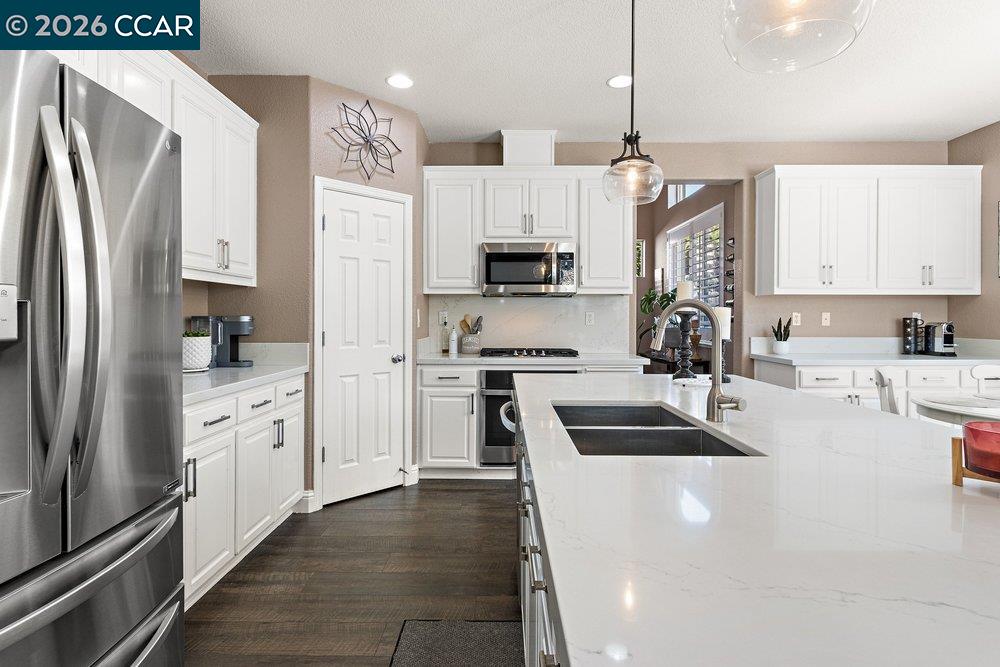 Detail Gallery Image 13 of 40 For 22 Matisse Ct, Oakley,  CA 94561 - 5 Beds | 3 Baths