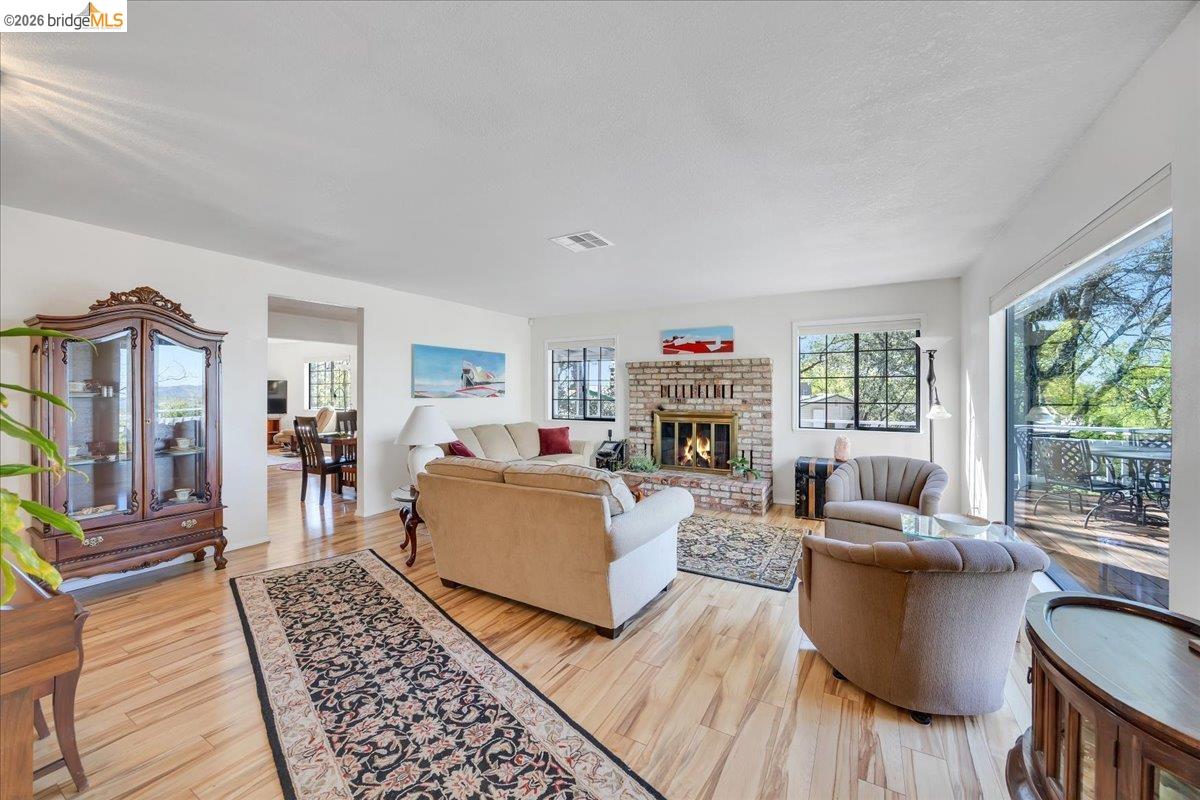 Detail Gallery Image 5 of 57 For 20235 Sommette Dr, Sonora,  CA 95370 - 3 Beds | 2 Baths