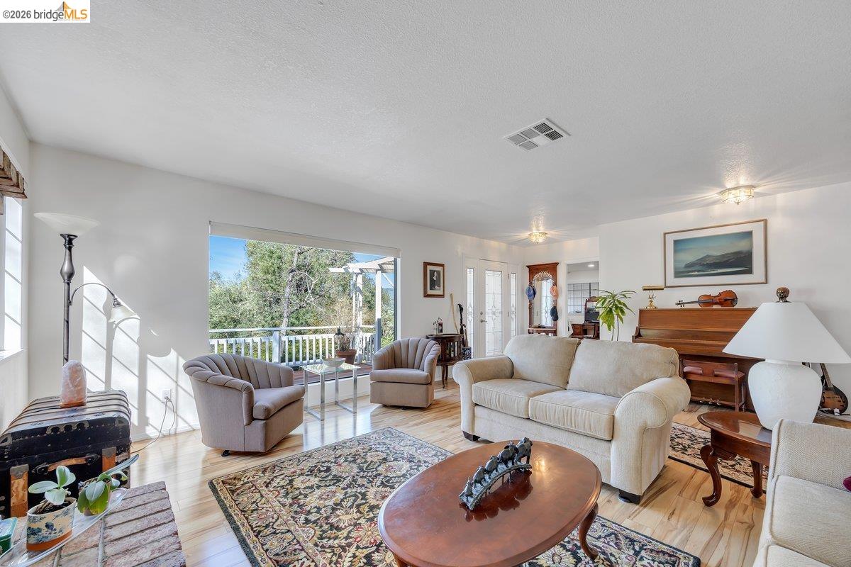 Detail Gallery Image 6 of 57 For 20235 Sommette Dr, Sonora,  CA 95370 - 3 Beds | 2 Baths