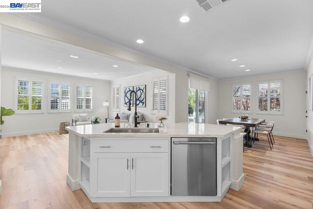 Detail Gallery Image 11 of 46 For 2410 Robinson Cir, Livermore,  CA 94550 - 4 Beds | 3 Baths