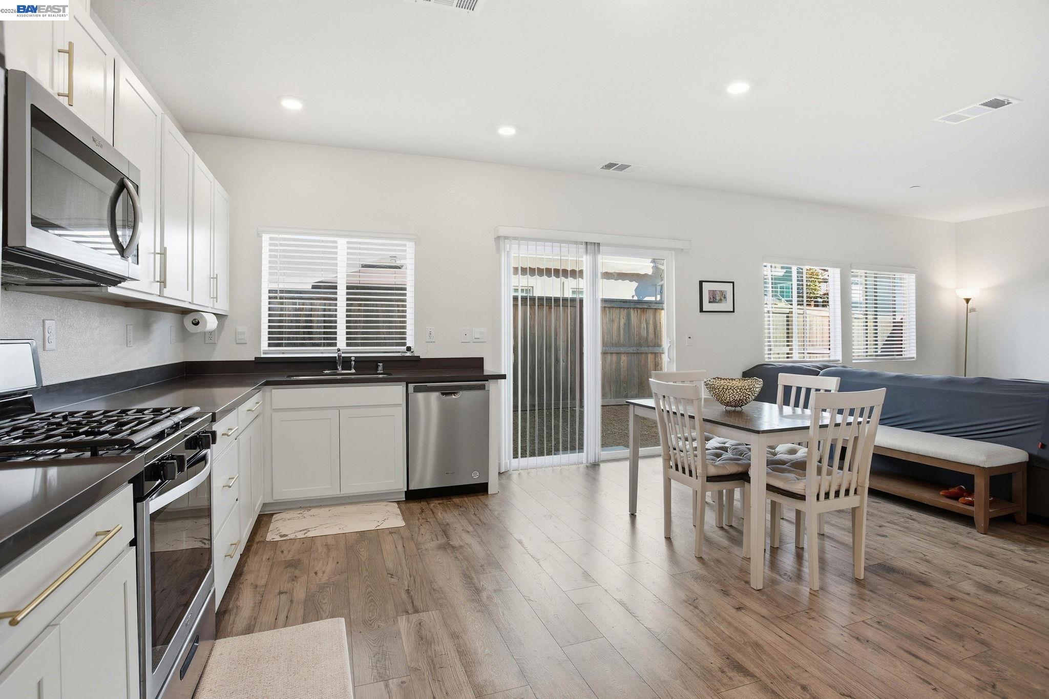 Detail Gallery Image 10 of 46 For 1385 Matlack St, Lincoln,  CA 95648 - 4 Beds | 2/1 Baths