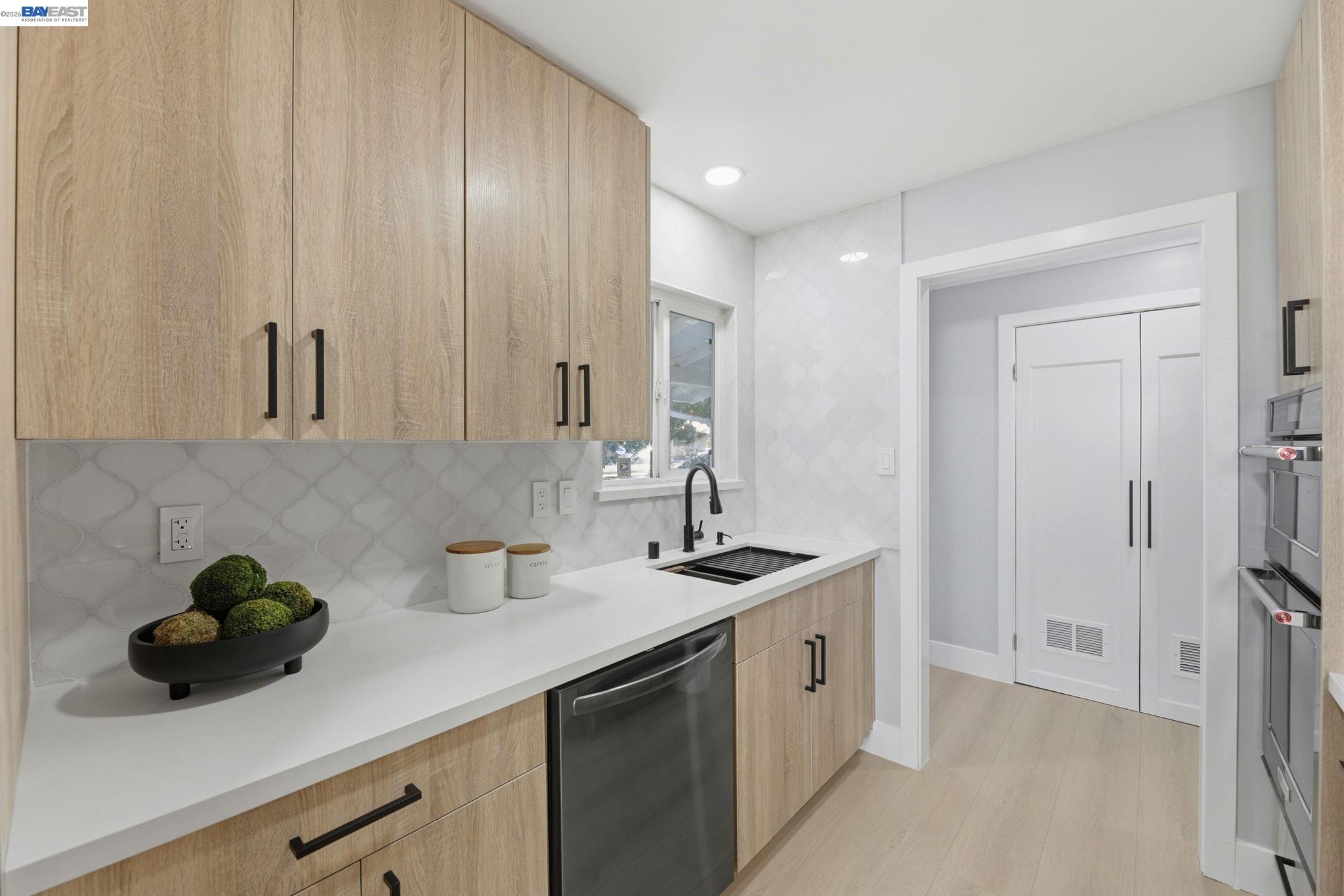 Detail Gallery Image 14 of 33 For 35926 Newark Blvd, Newark,  CA 94560 - 3 Beds | 2 Baths