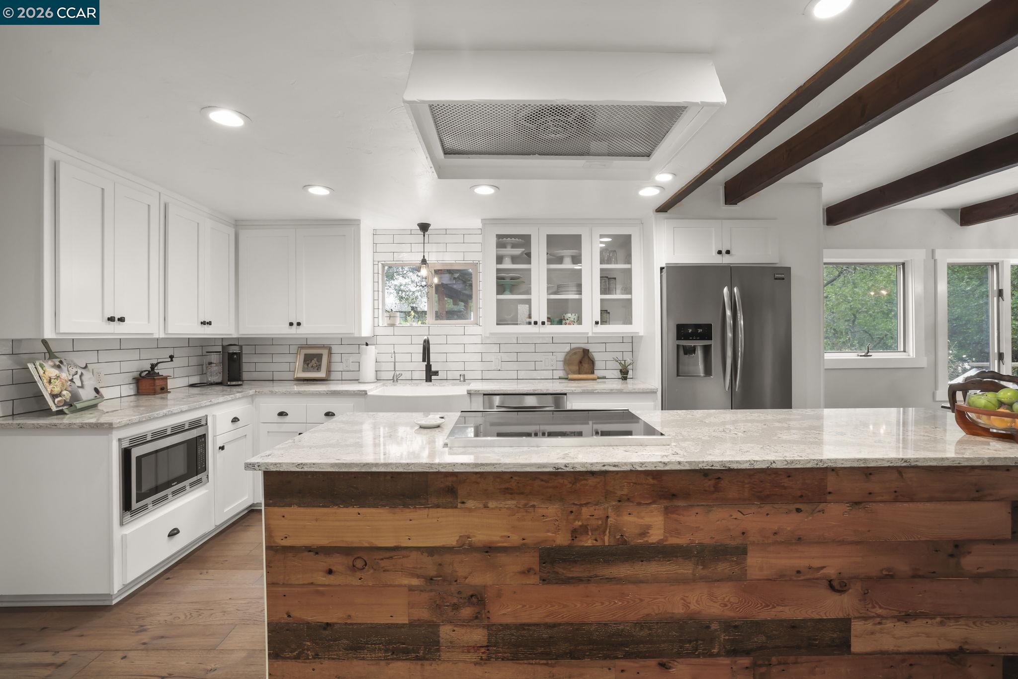 Detail Gallery Image 11 of 44 For 5461 Alhambra Valley Rd, Martinez,  CA 94553 - 3 Beds | 2 Baths