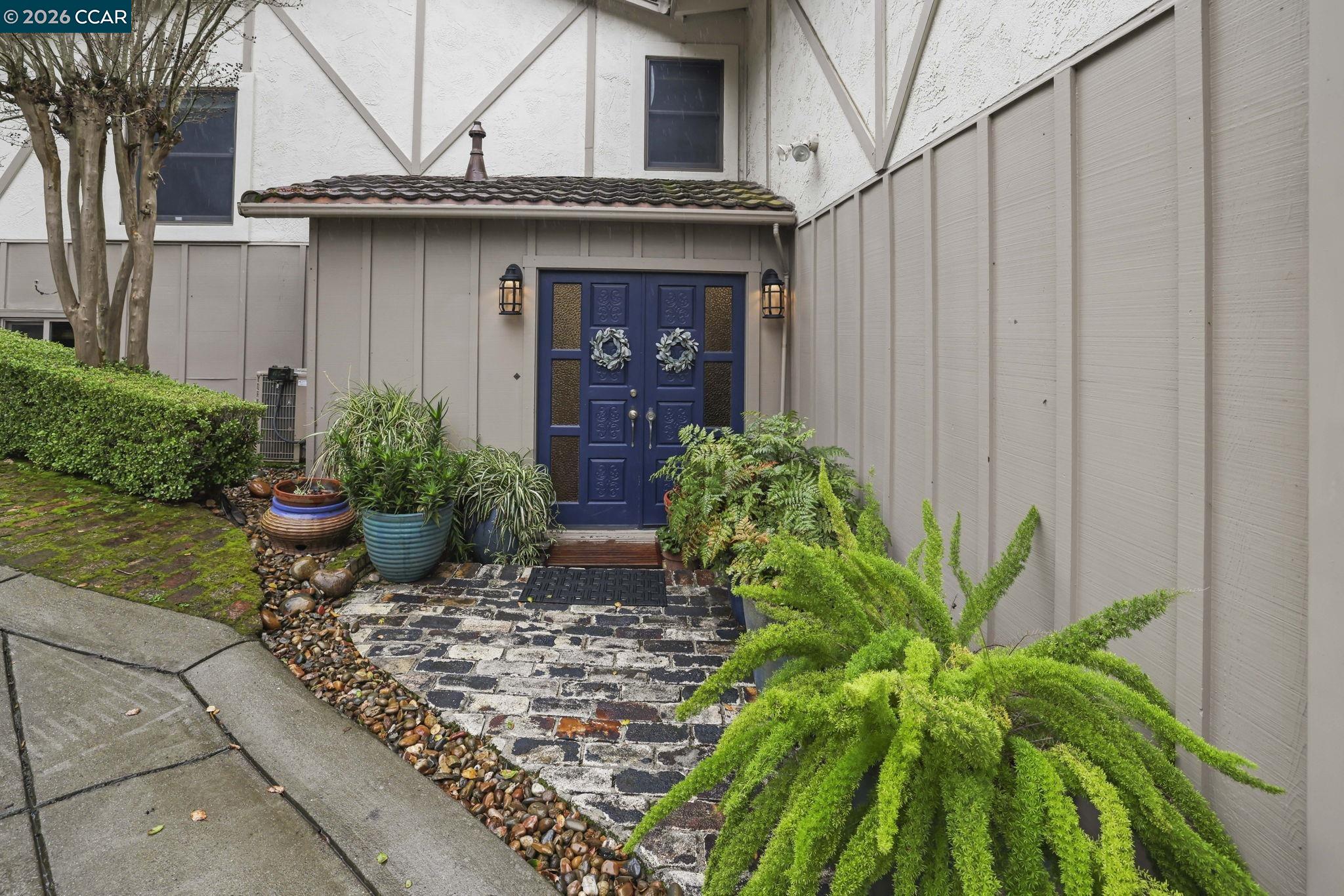 Detail Gallery Image 3 of 44 For 5461 Alhambra Valley Rd, Martinez,  CA 94553 - 3 Beds | 2 Baths