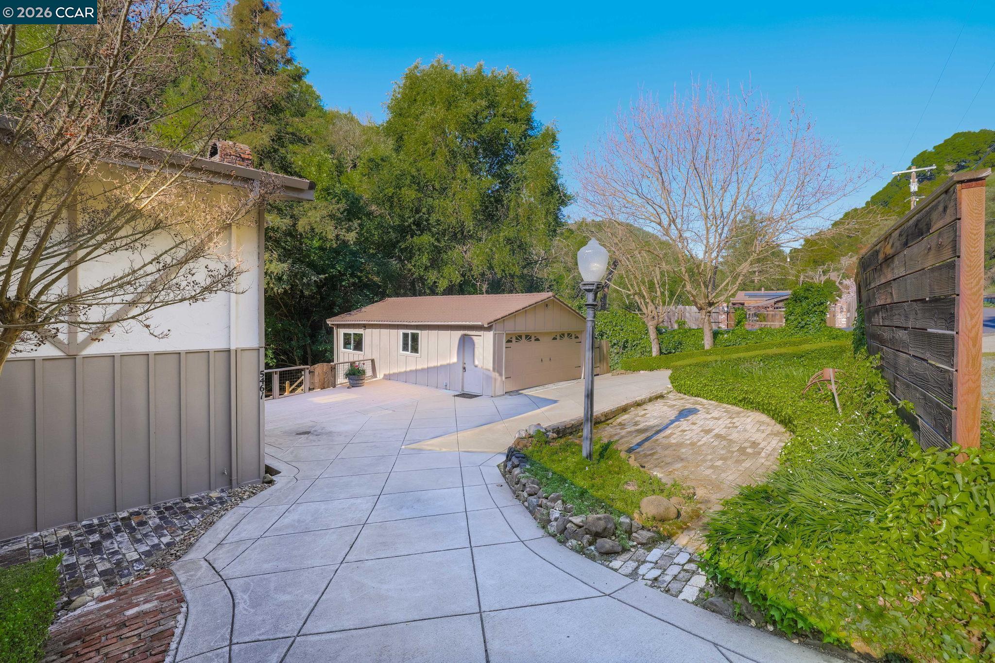 Detail Gallery Image 6 of 44 For 5461 Alhambra Valley Rd, Martinez,  CA 94553 - 3 Beds | 2 Baths