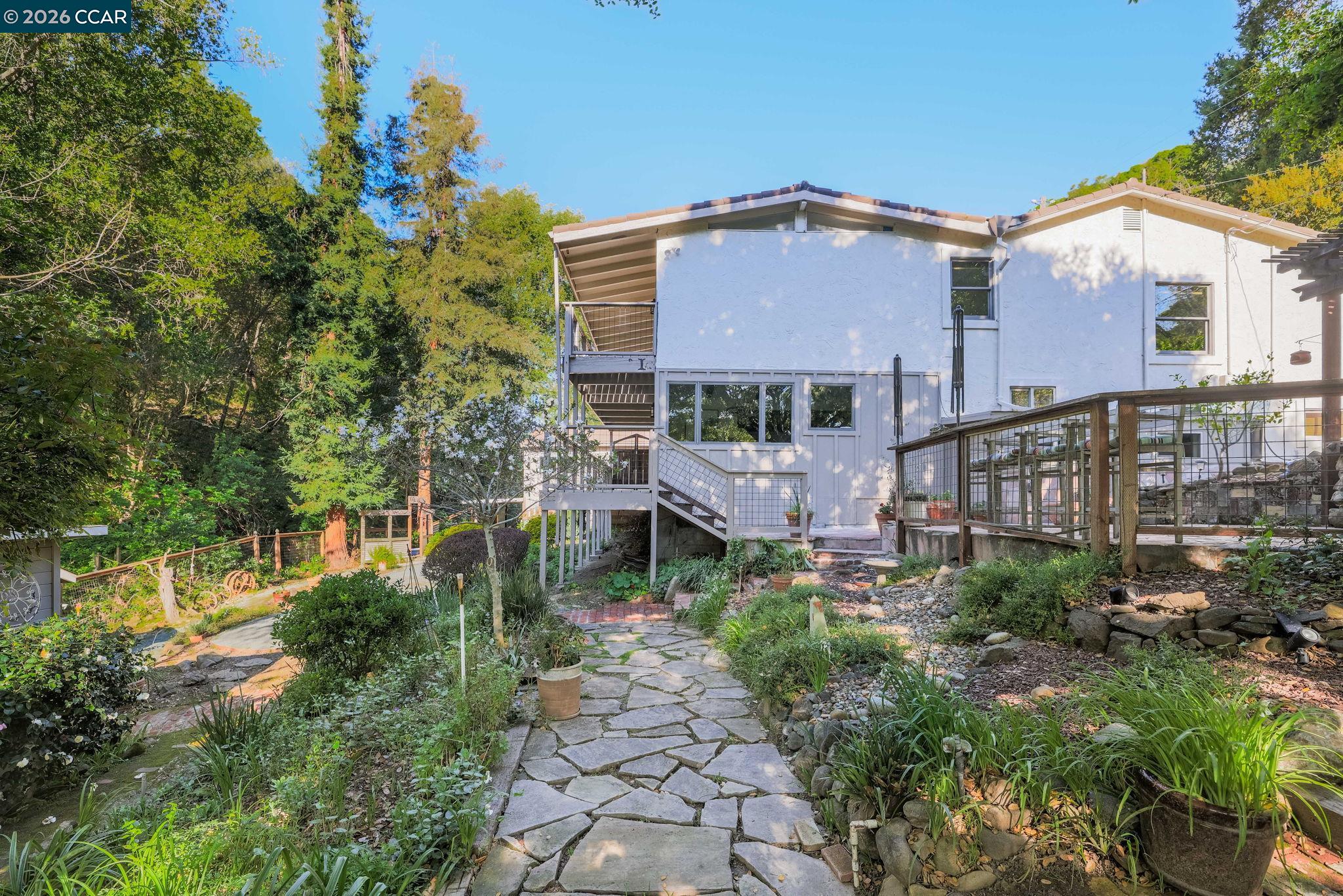 Detail Gallery Image 7 of 44 For 5461 Alhambra Valley Rd, Martinez,  CA 94553 - 3 Beds | 2 Baths