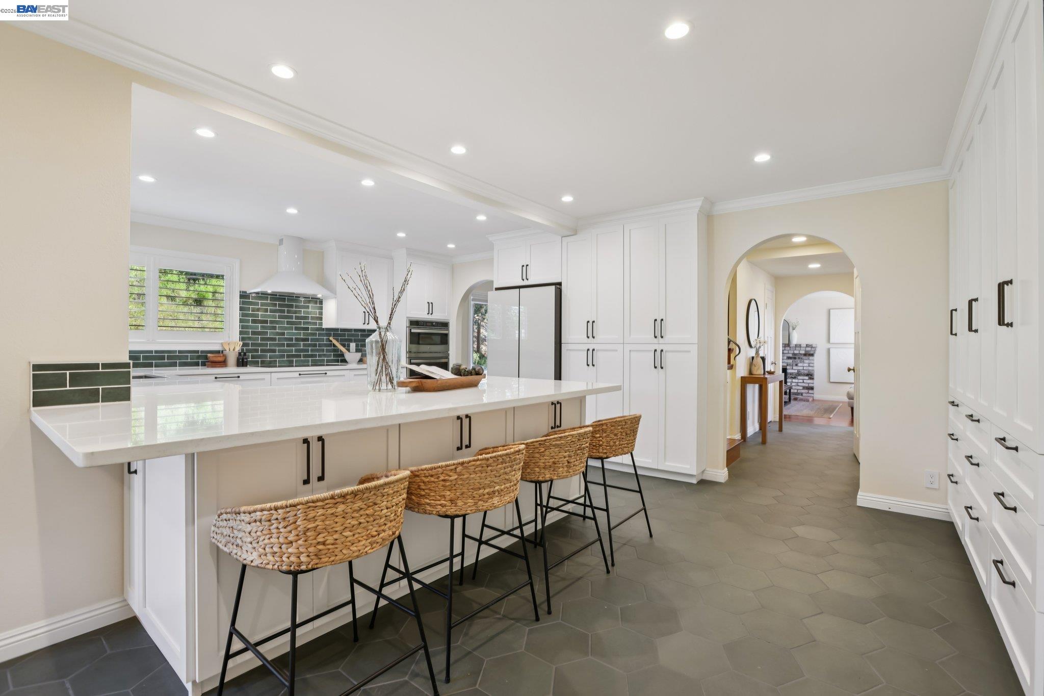 Detail Gallery Image 11 of 58 For 44 Lariat Ct, Walnut Creek,  CA 94596 - 5 Beds | 3/1 Baths