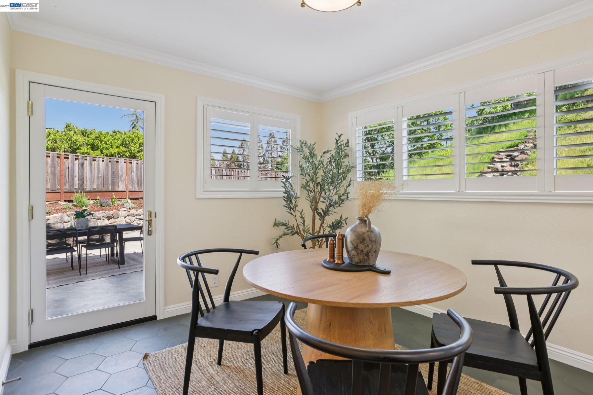 Detail Gallery Image 15 of 58 For 44 Lariat Ct, Walnut Creek,  CA 94596 - 5 Beds | 3/1 Baths