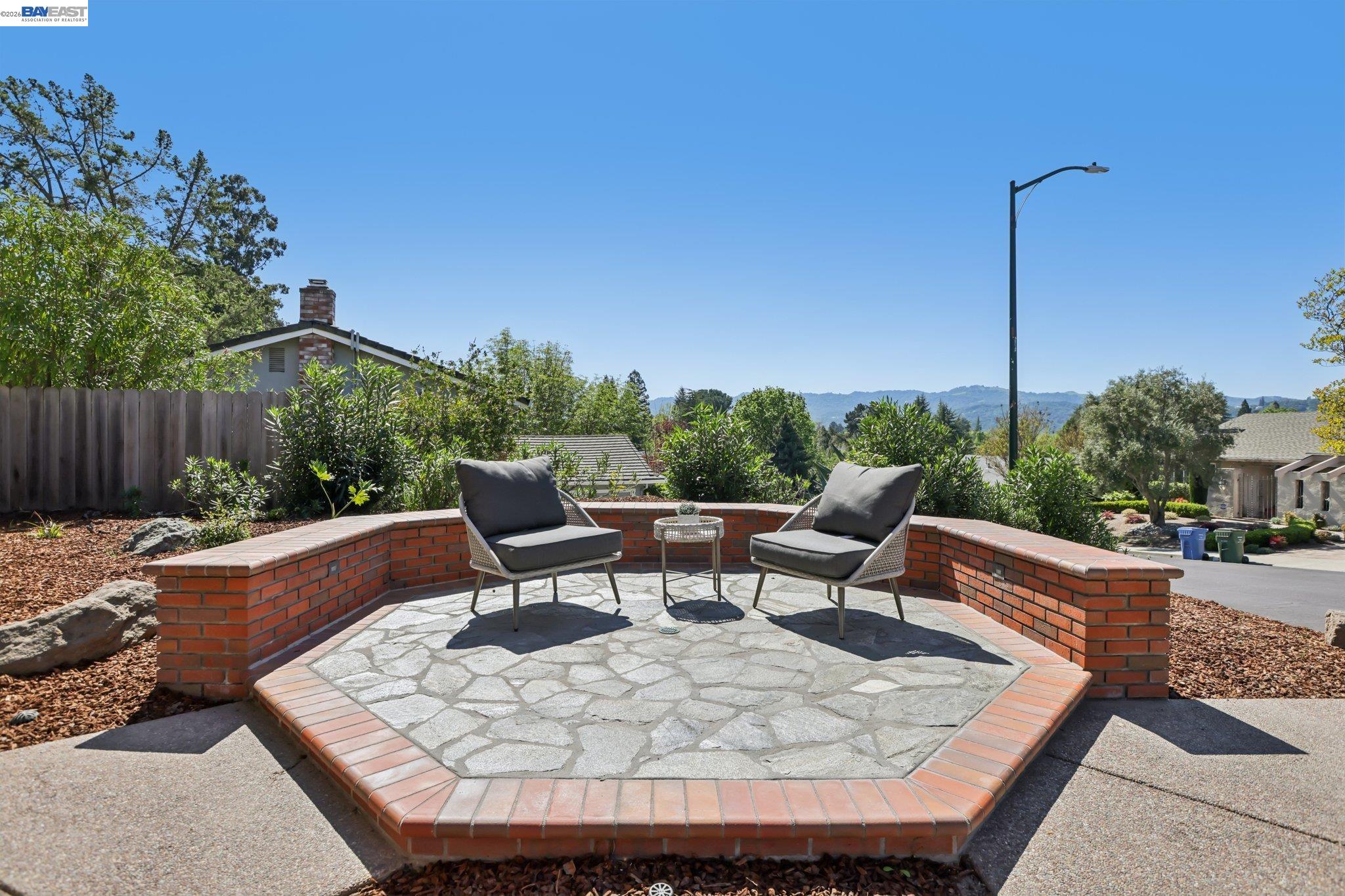 Detail Gallery Image 3 of 58 For 44 Lariat Ct, Walnut Creek,  CA 94596 - 5 Beds | 3/1 Baths