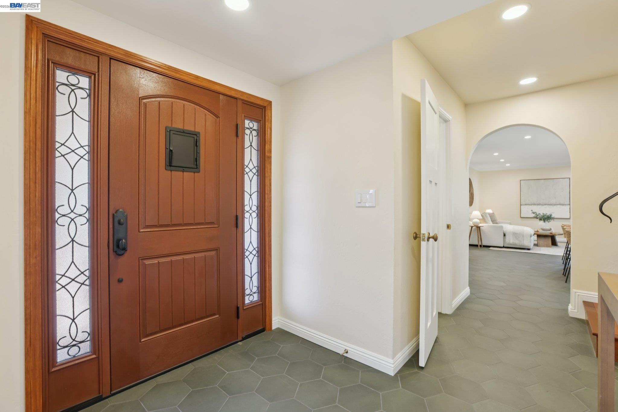 Detail Gallery Image 4 of 58 For 44 Lariat Ct, Walnut Creek,  CA 94596 - 5 Beds | 3/1 Baths