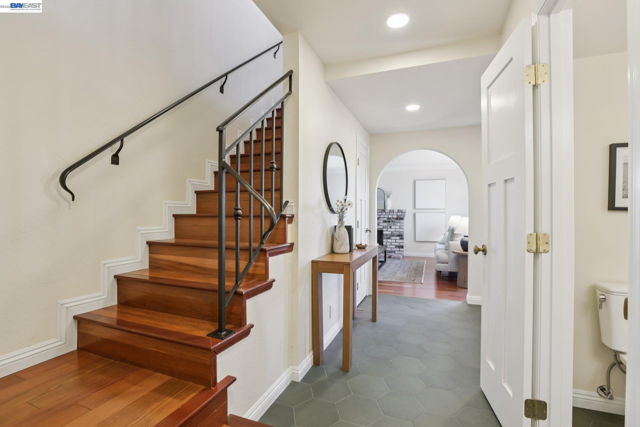 Detail Gallery Image 5 of 58 For 44 Lariat Ct, Walnut Creek,  CA 94596 - 5 Beds | 3/1 Baths