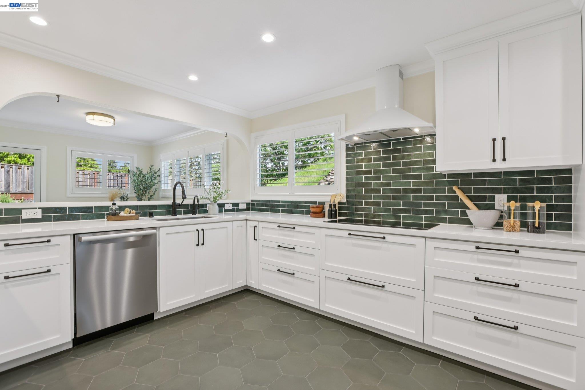 Detail Gallery Image 9 of 58 For 44 Lariat Ct, Walnut Creek,  CA 94596 - 5 Beds | 3/1 Baths