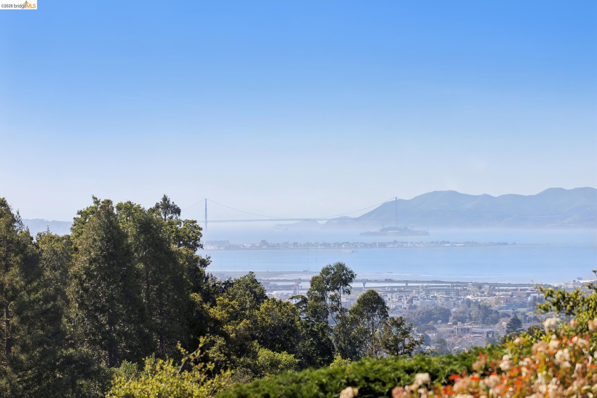 Detail Gallery Image 2 of 45 For 5 Abbott Way, Piedmont,  CA 94618 - 4 Beds | 3/1 Baths