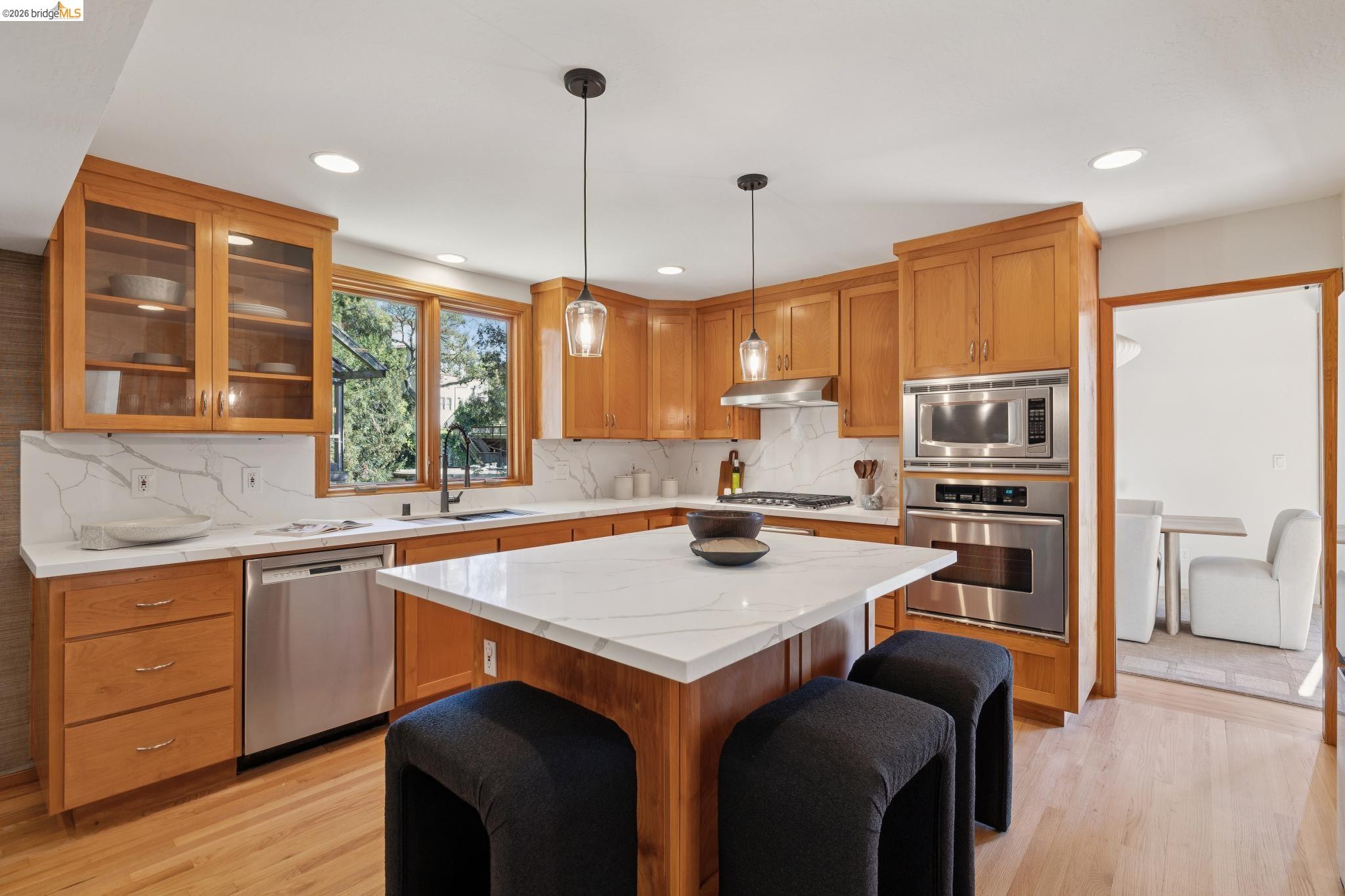 Detail Gallery Image 18 of 44 For 5 Abbott Way, Piedmont,  CA 94618 - 4 Beds | 3/1 Baths